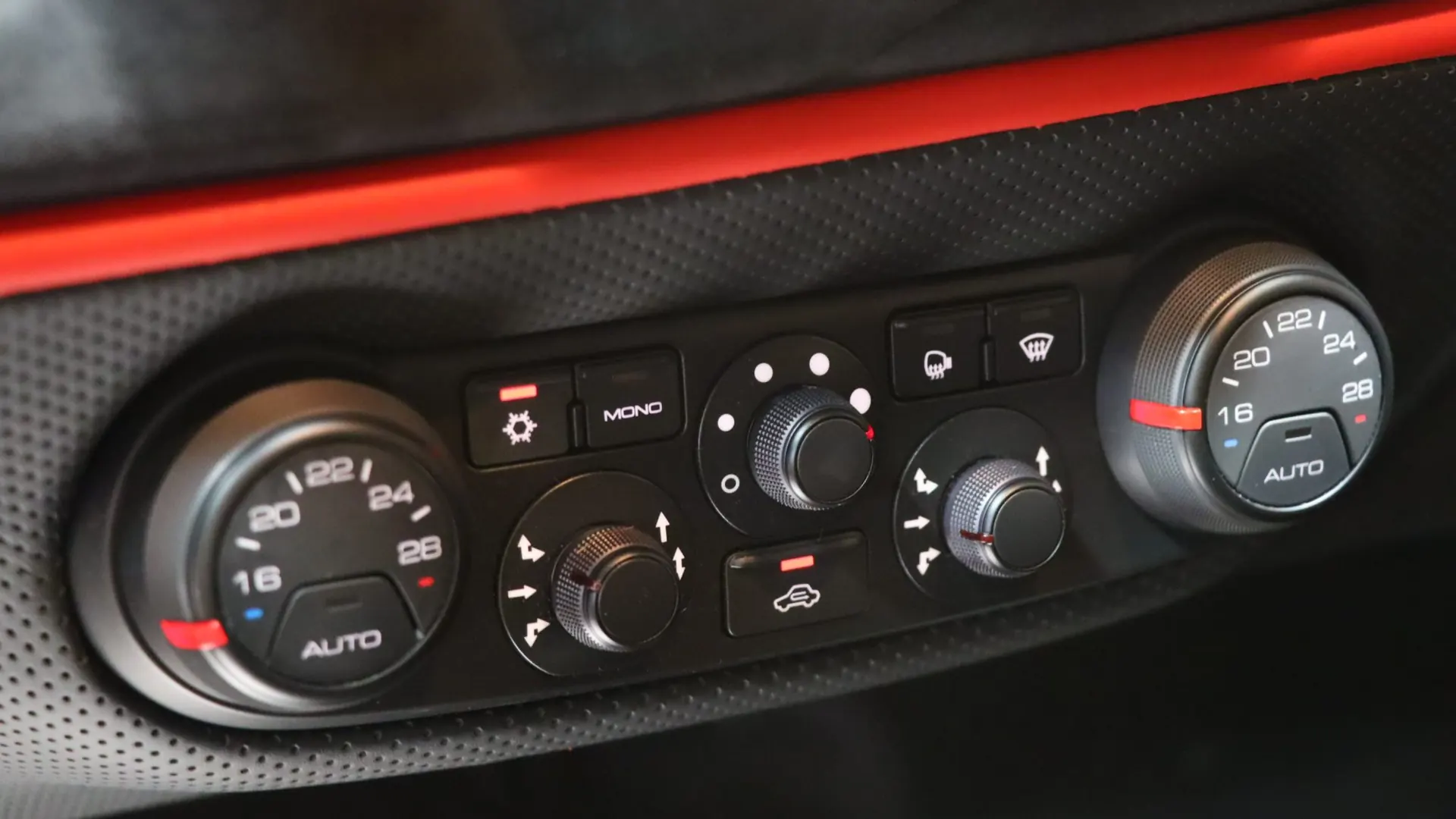 Ferrari 488 — photo 29