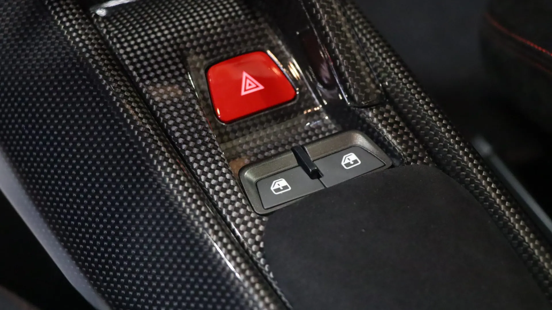 Ferrari 488 — photo 31