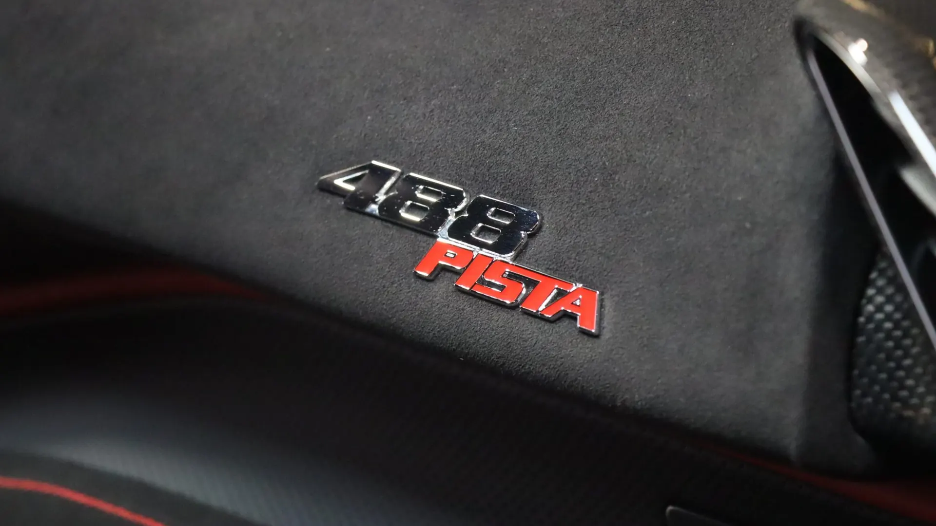 Ferrari 488 — photo 33