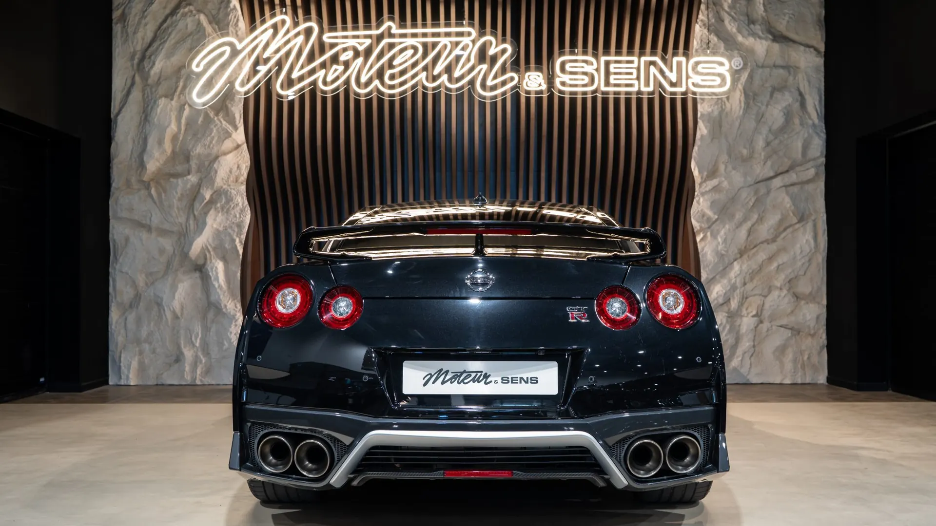 Nissan GT-R — photo 4