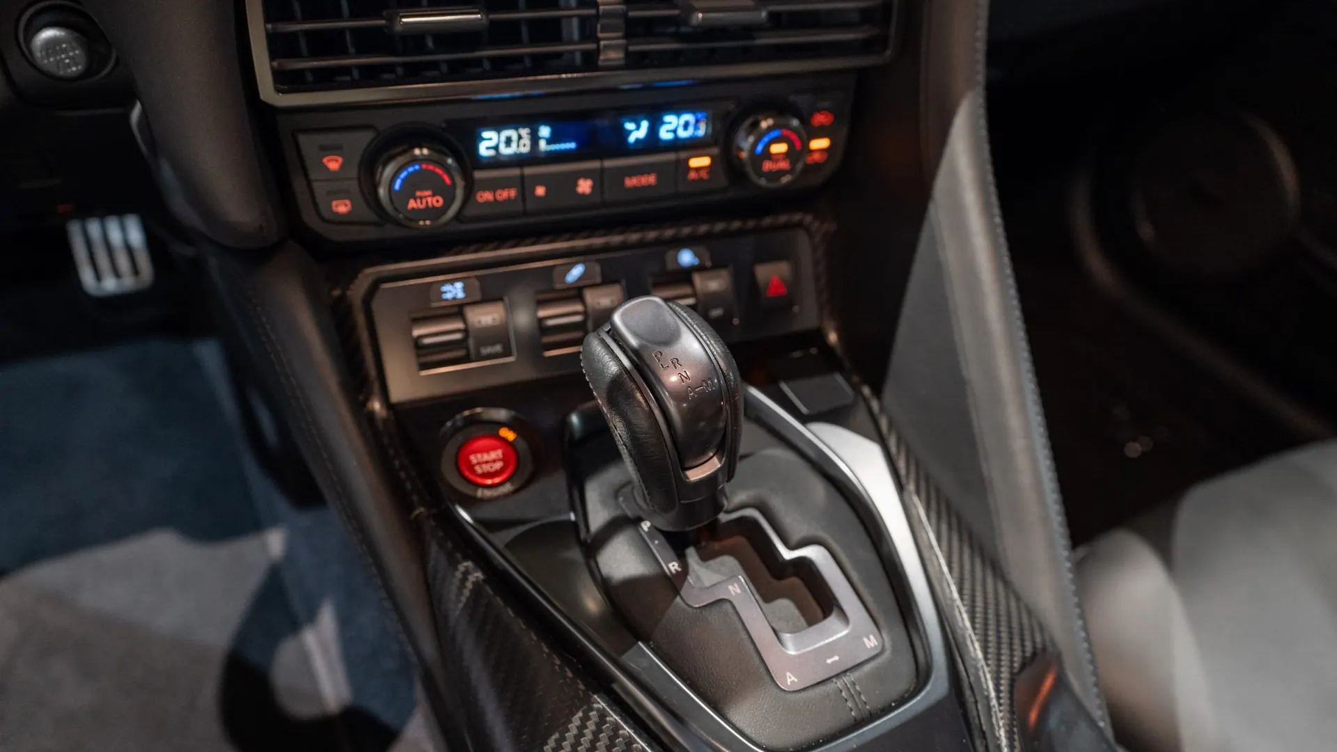 Nissan GT-R — photo 23