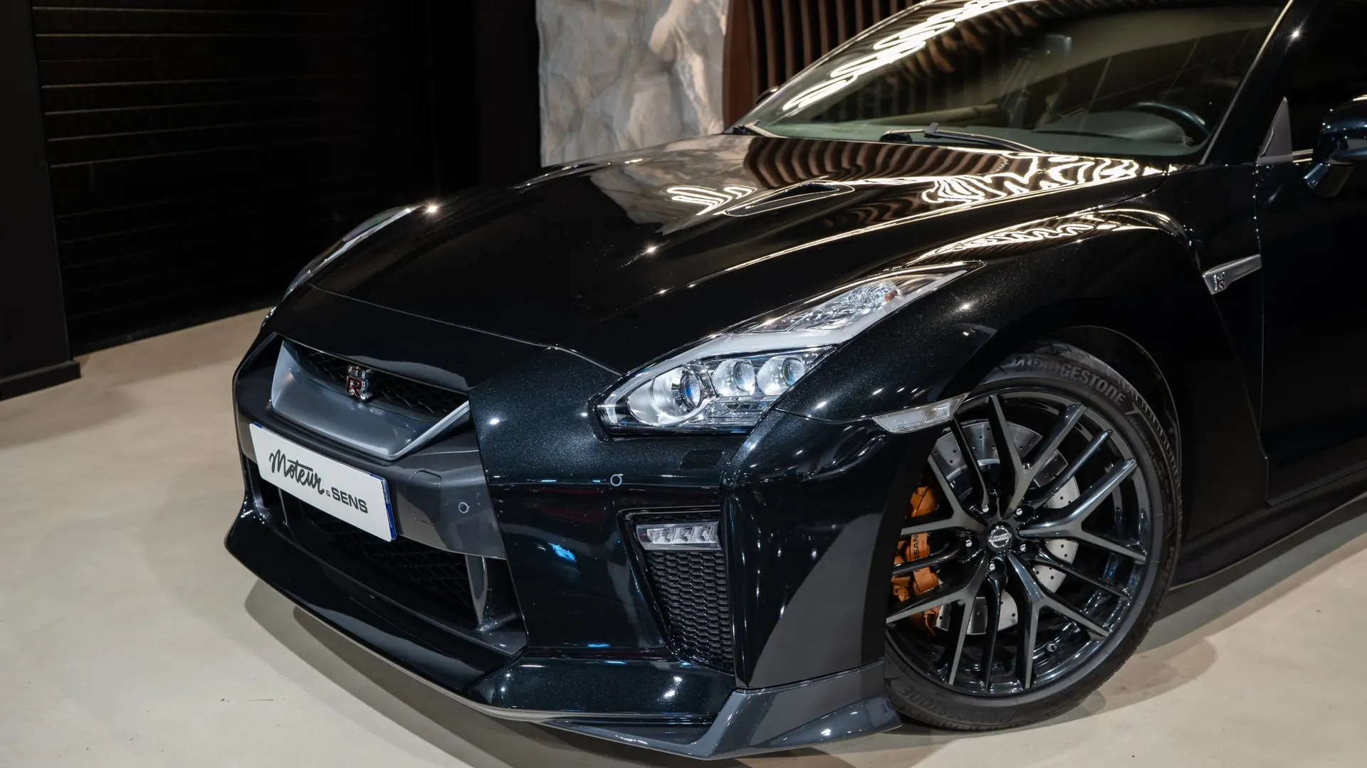 Nissan GT-R — photo 33