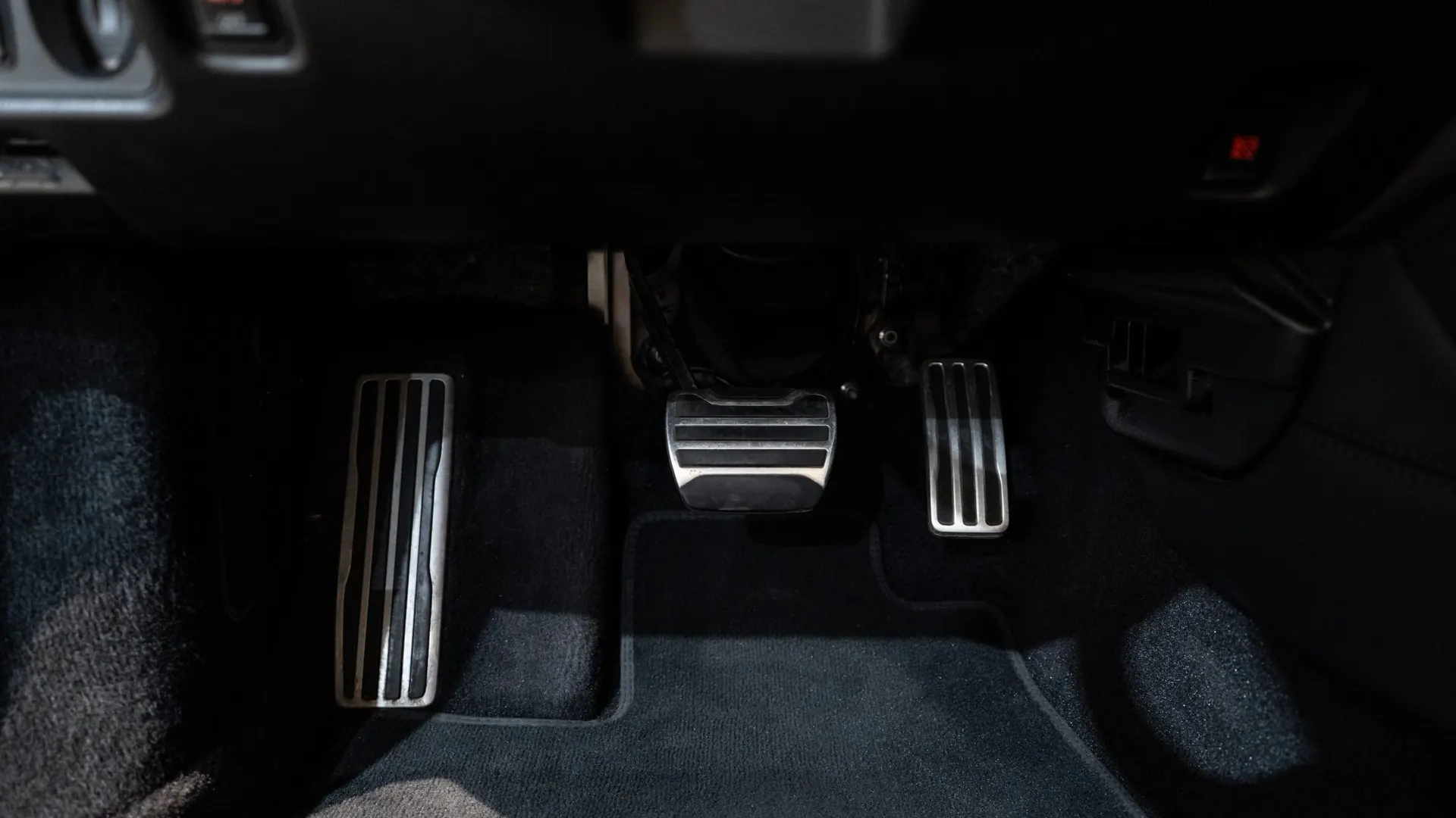 Nissan GT-R — photo 17