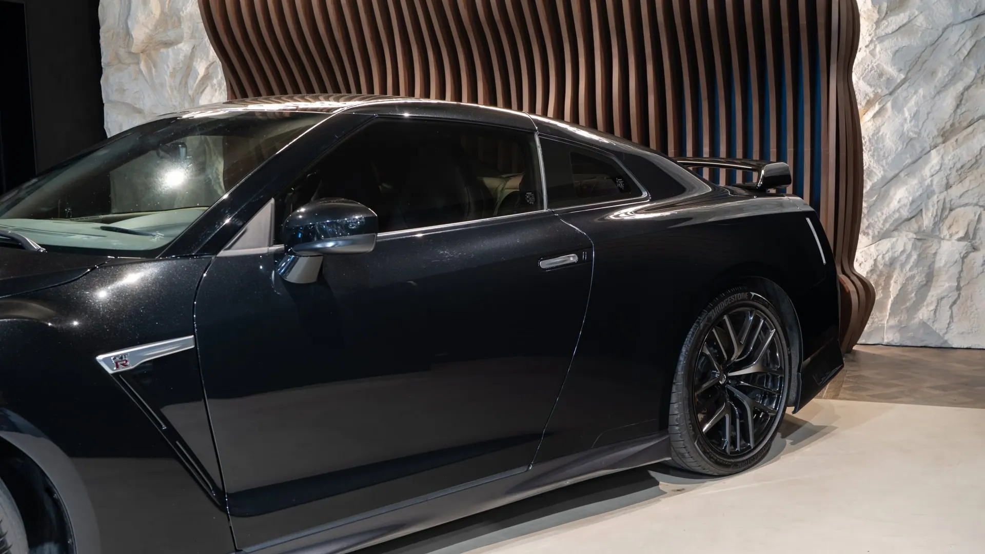 Nissan GT-R — photo 34