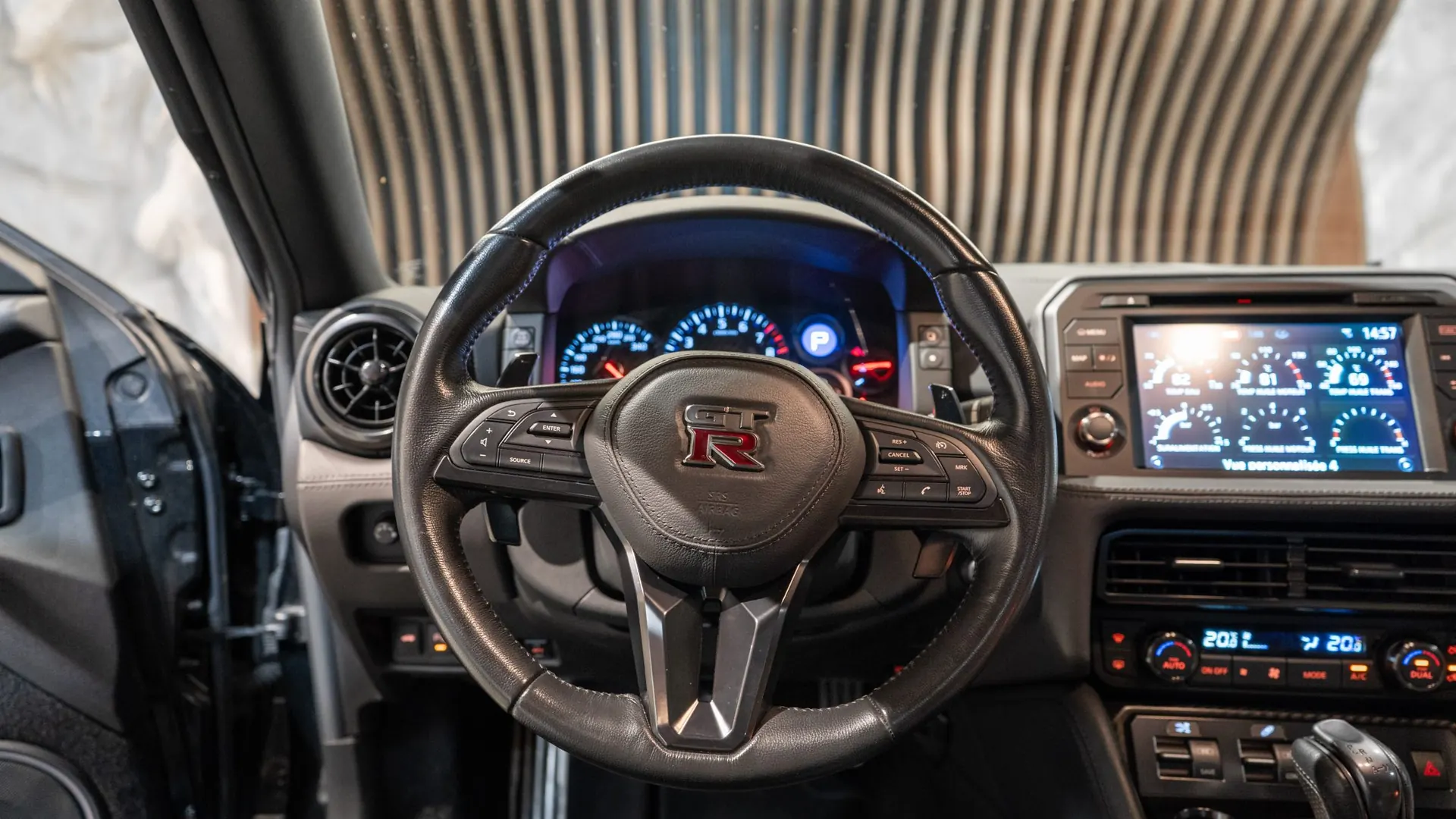 Nissan GT-R — photo 9