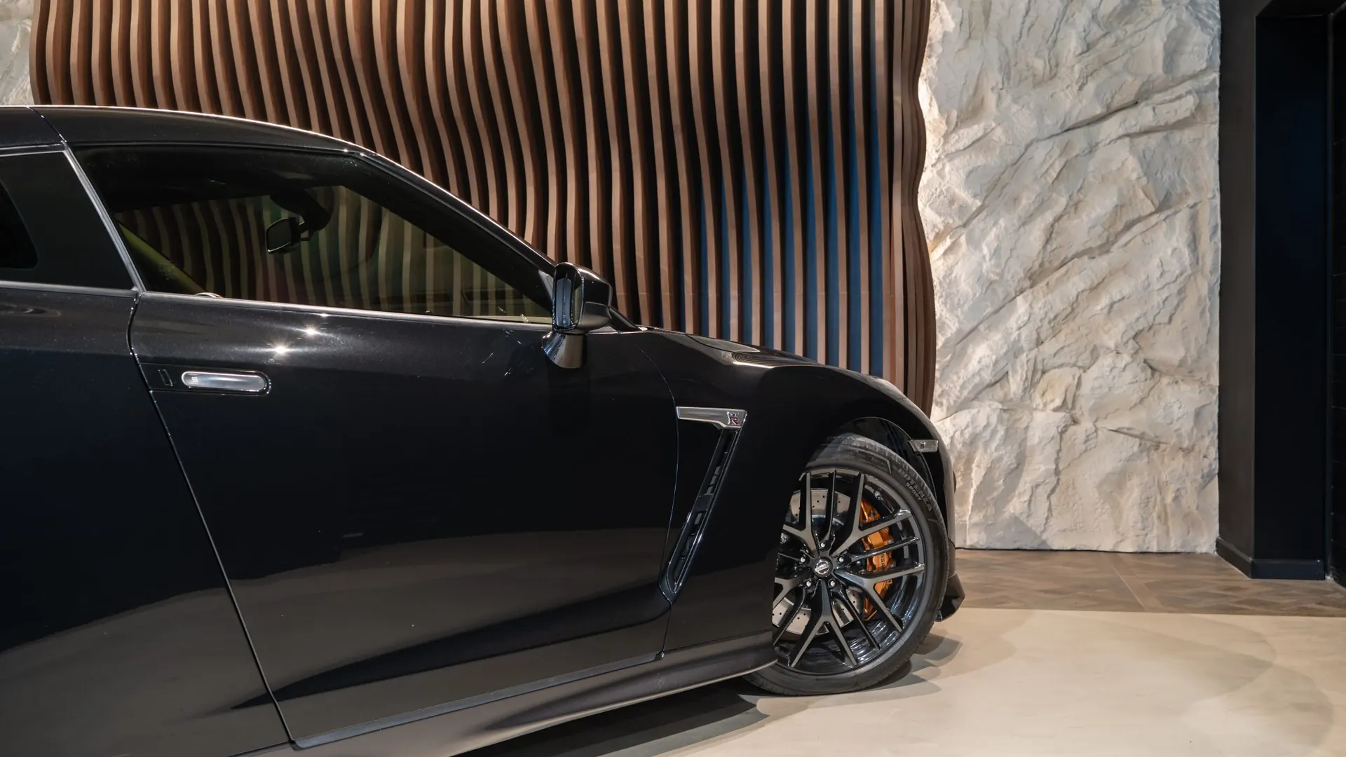 Nissan GT-R — photo 43