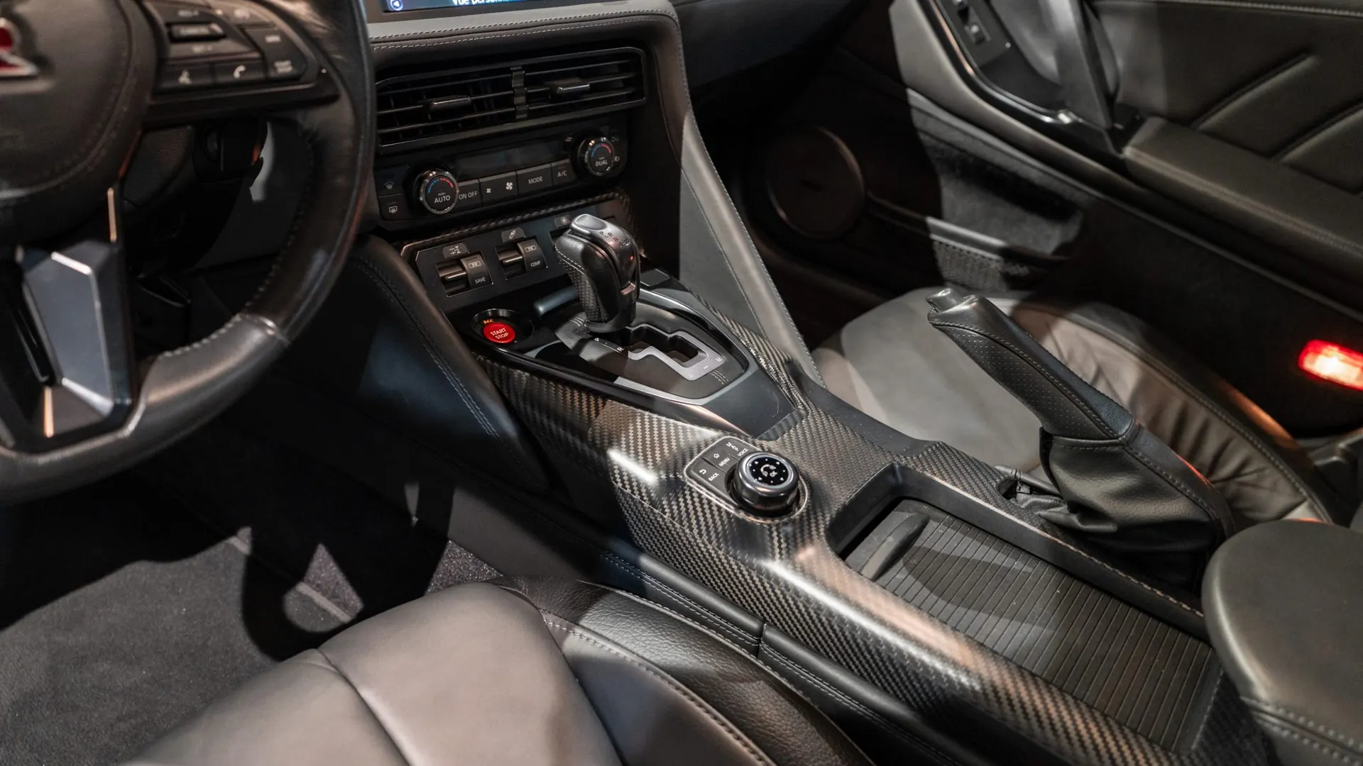 Nissan GT-R — photo 16