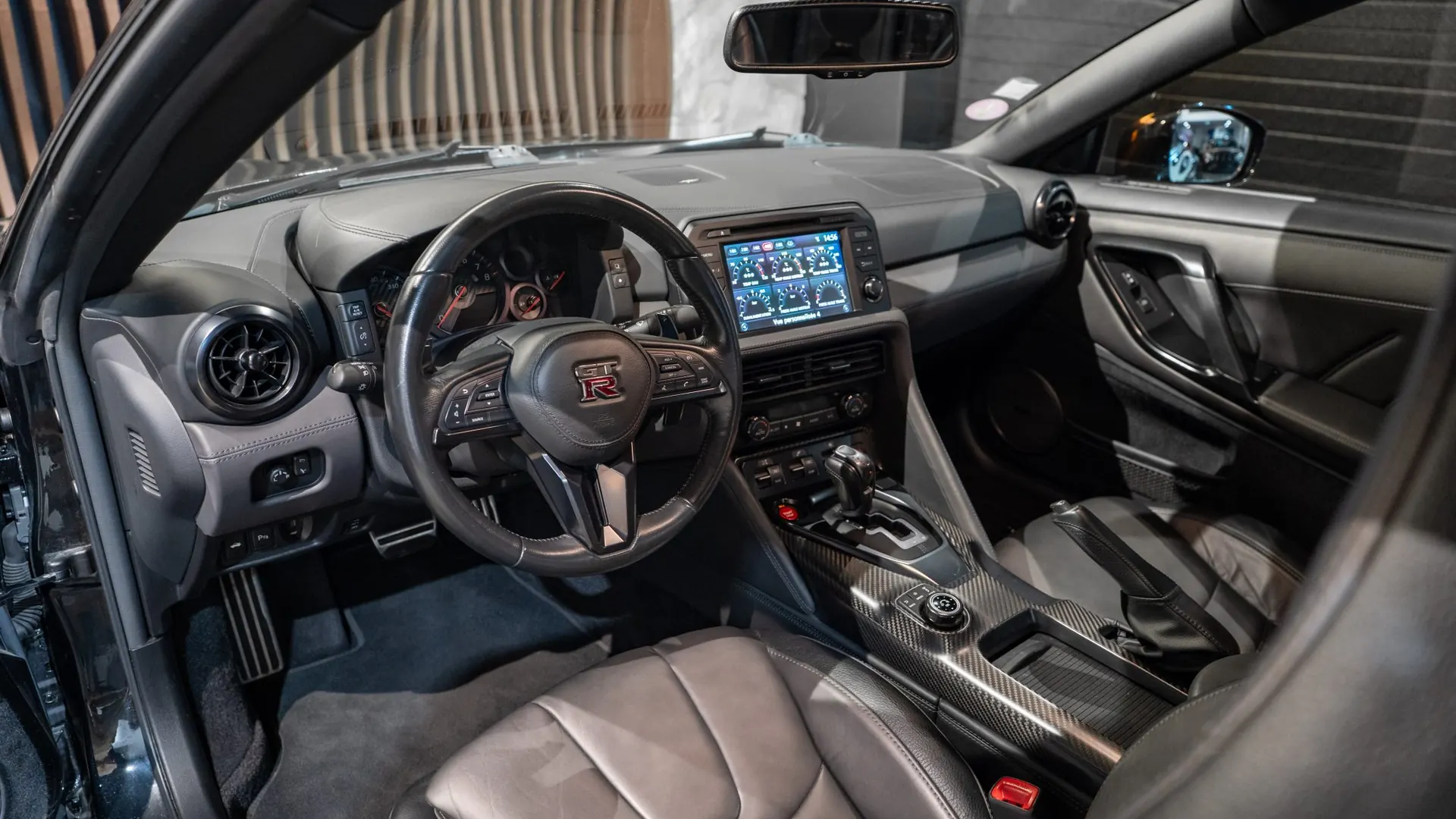 Nissan GT-R — photo 14