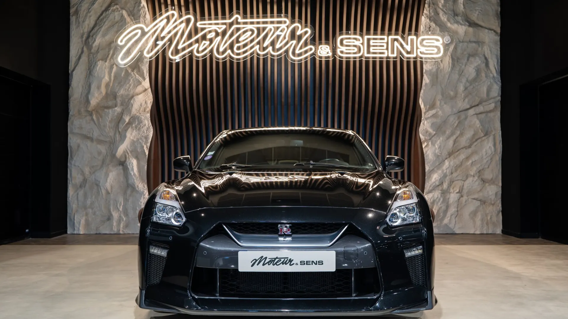 Nissan GT-R — photo 3