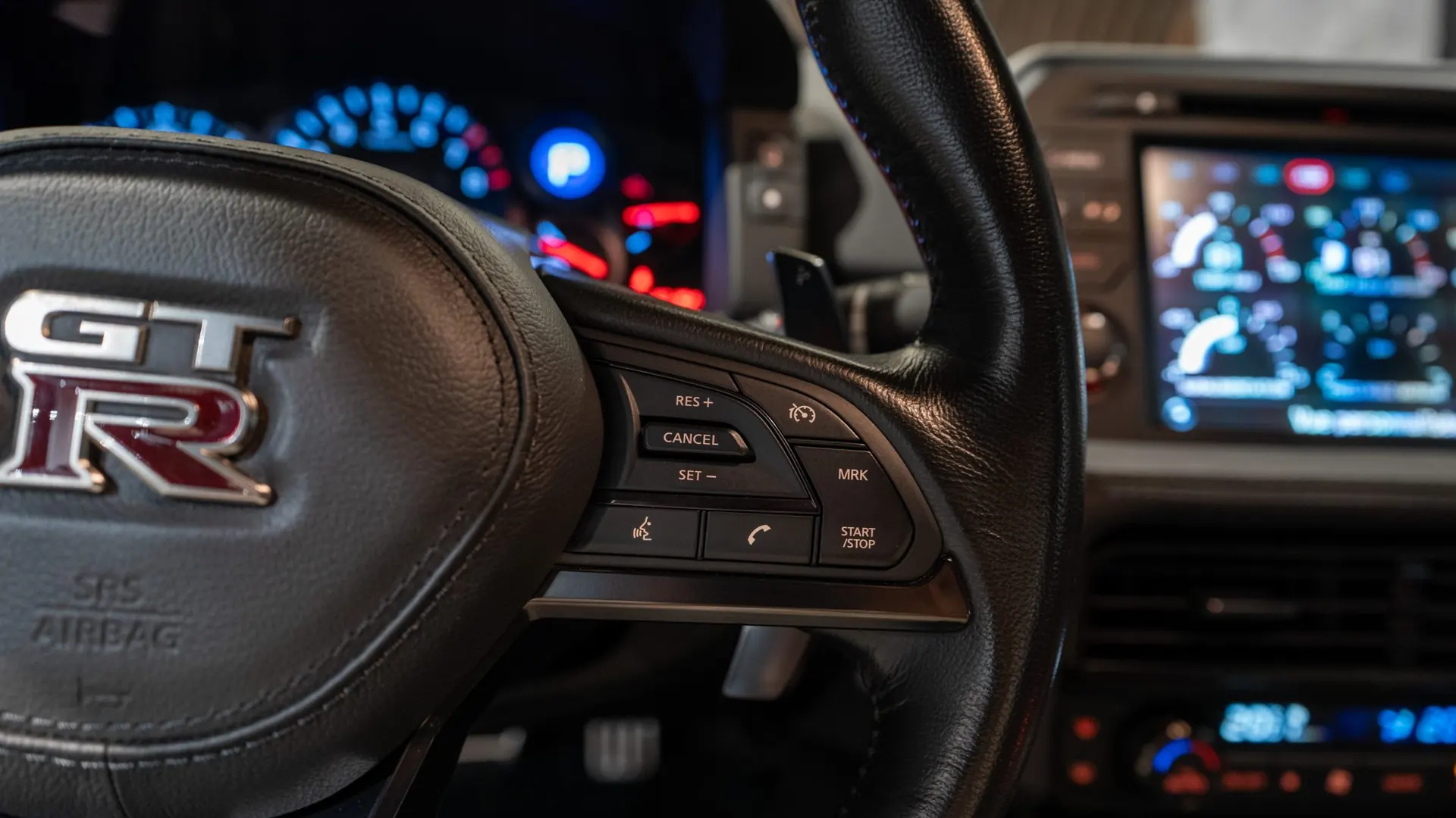 Nissan GT-R — photo 19