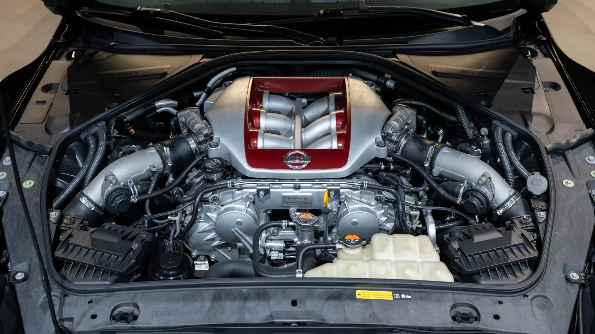 Nissan GT-R — photo 30