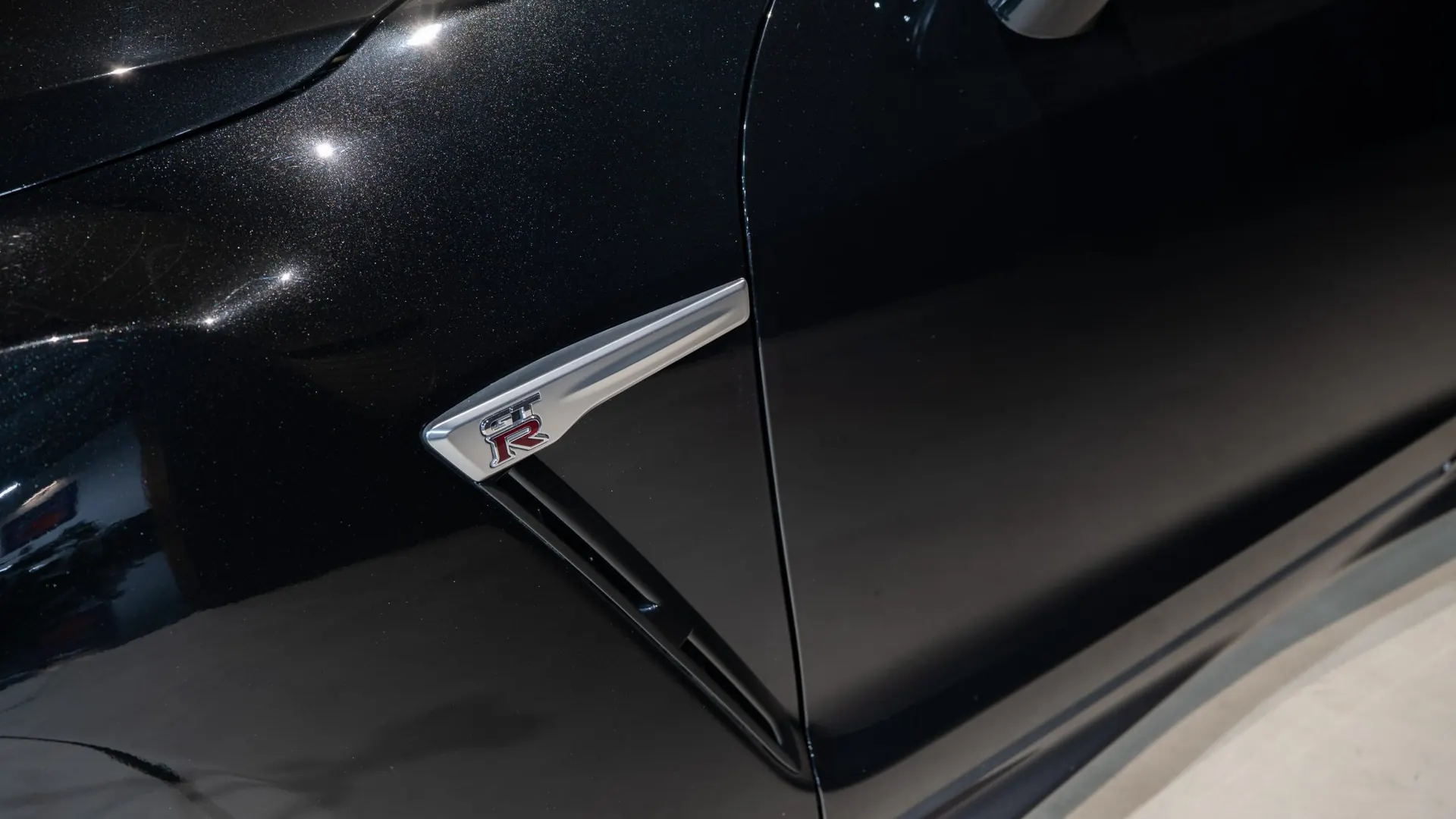 Nissan GT-R — photo 38