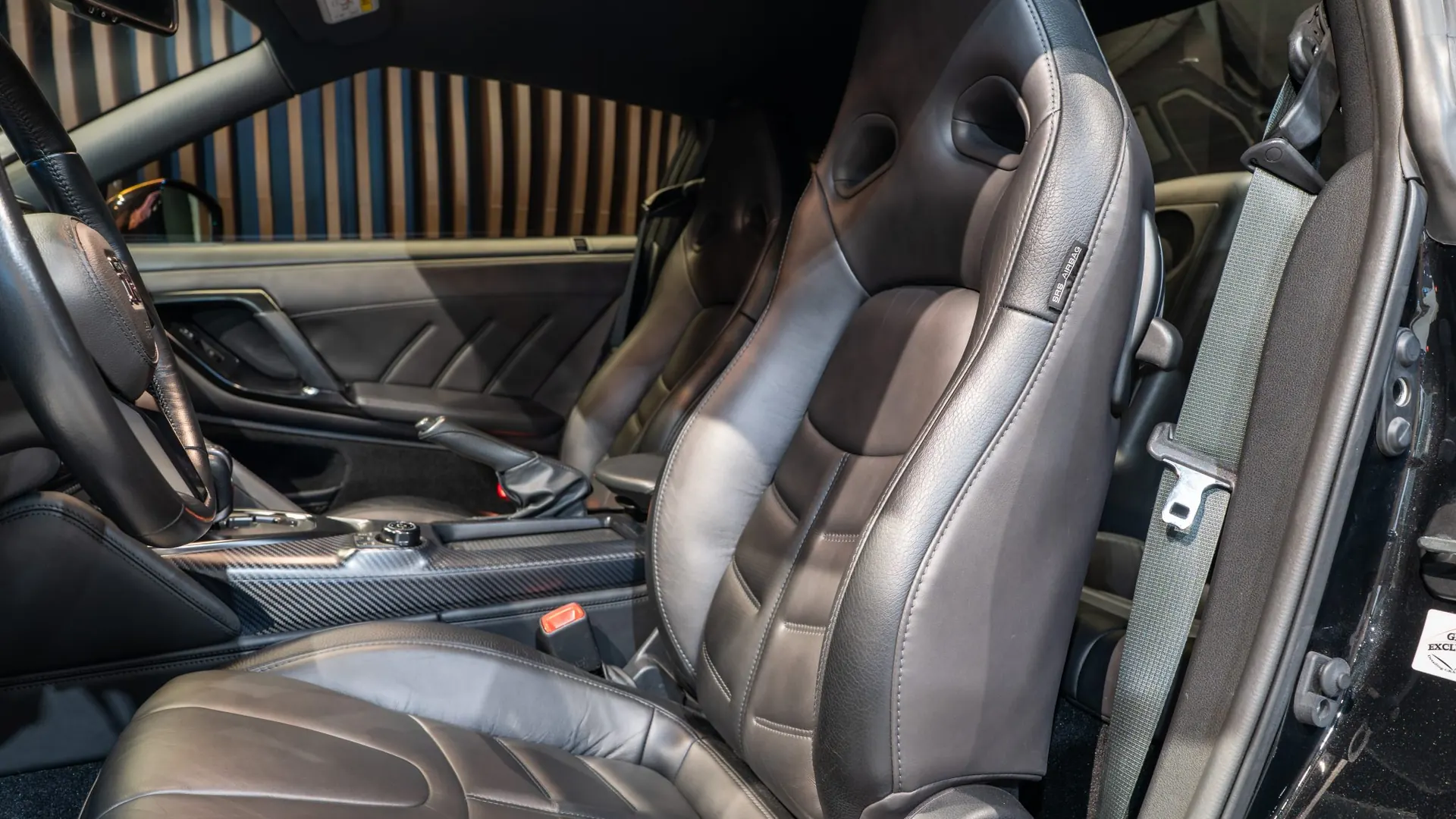 Nissan GT-R — photo 6