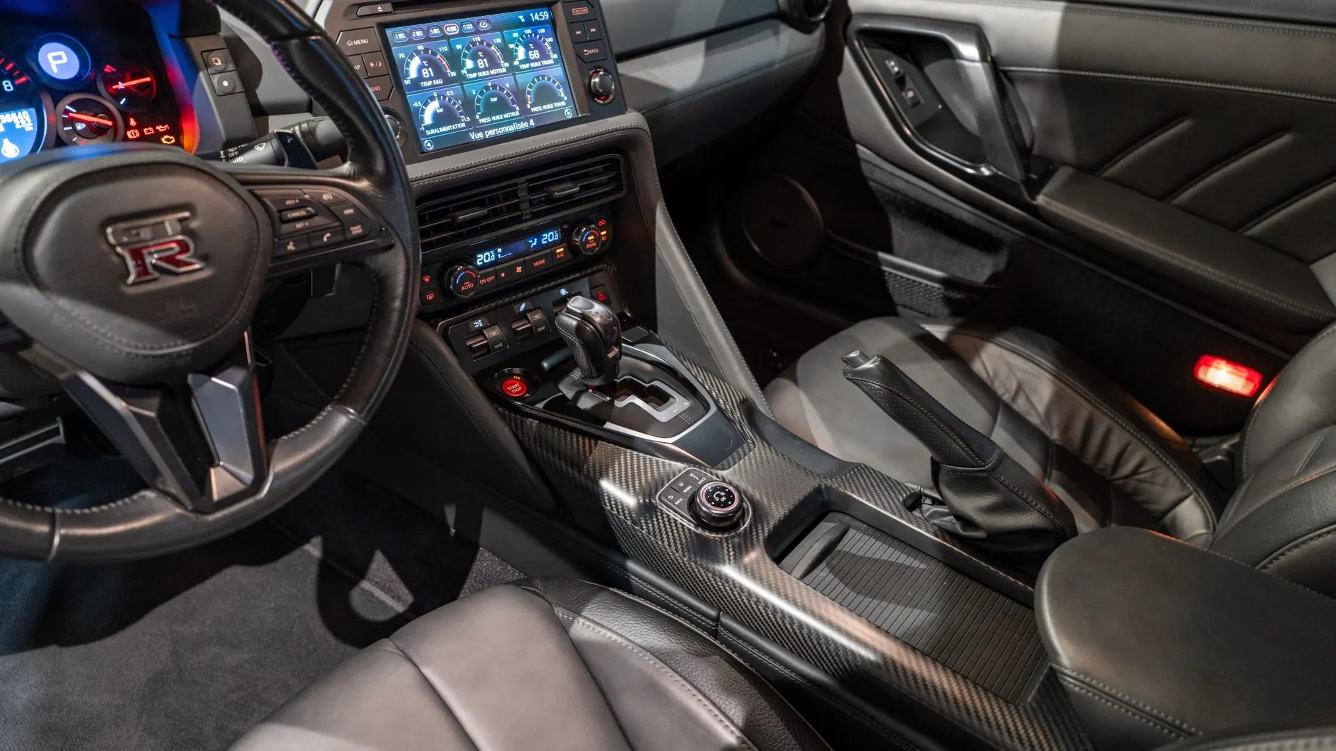 Nissan GT-R — photo 26