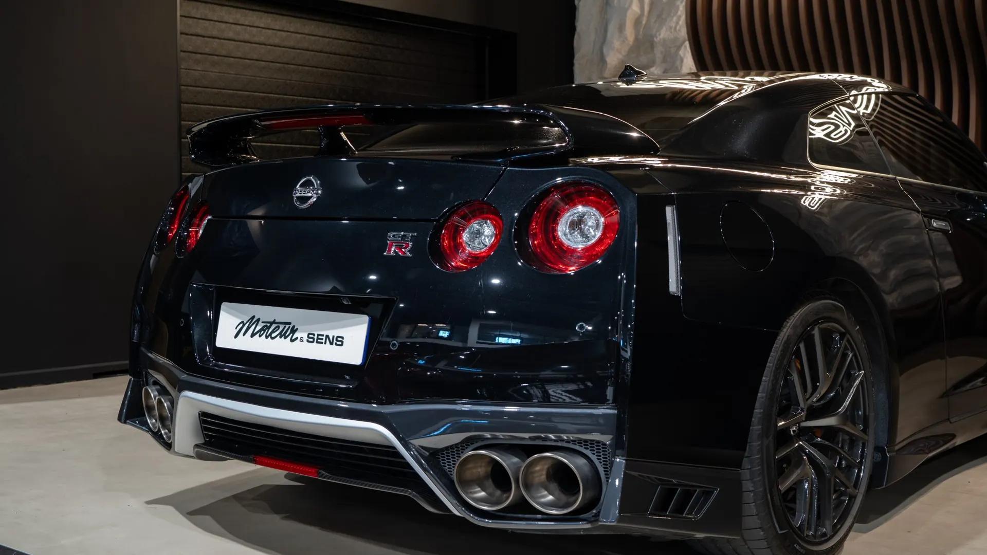 Nissan GT-R — photo 41