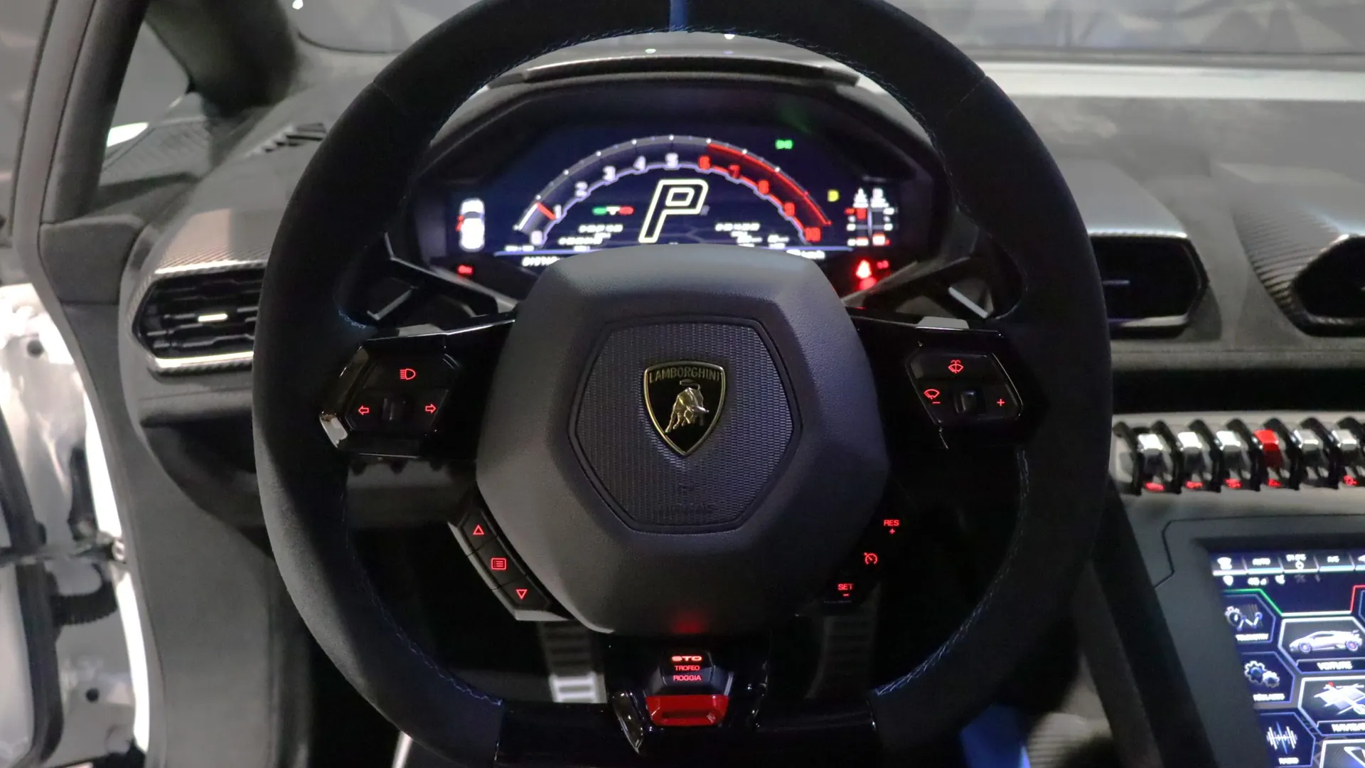 Lamborghini HURACAN — photo 9