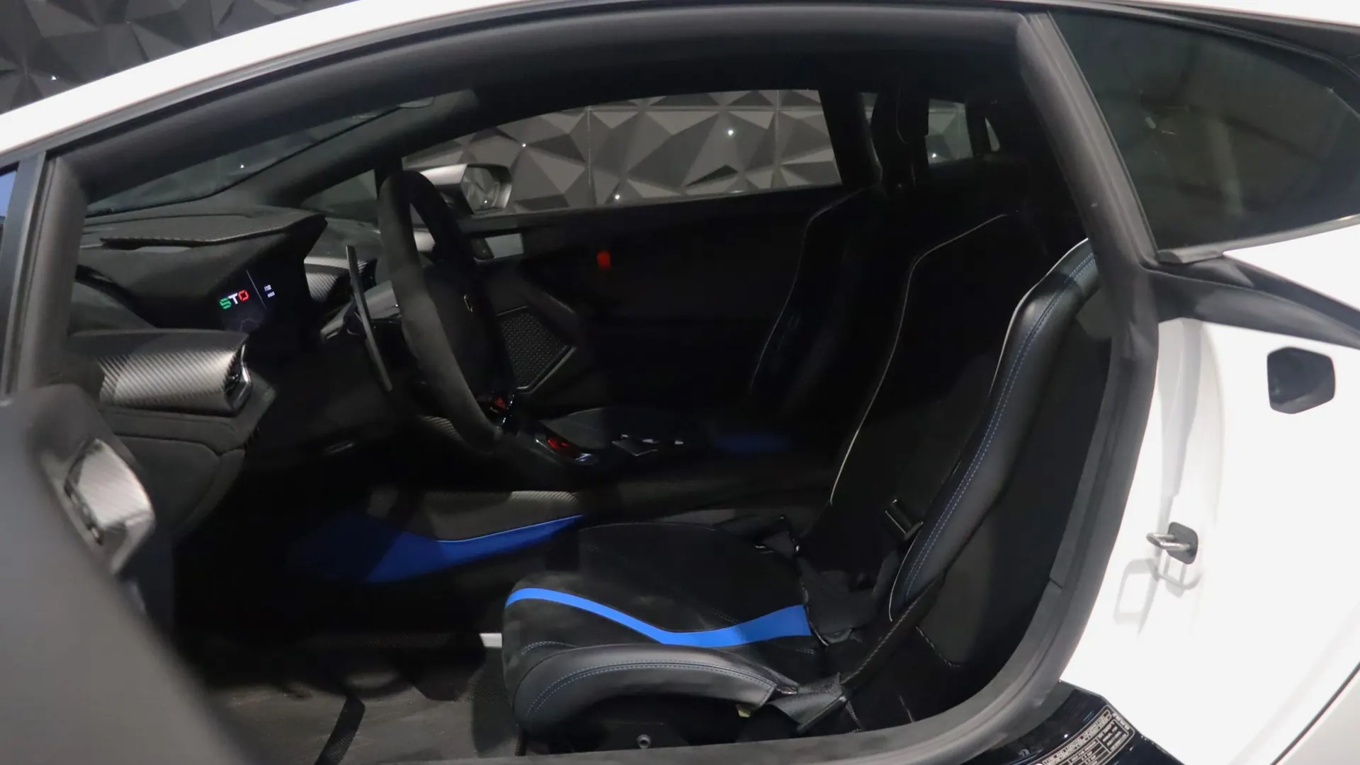 Lamborghini HURACAN — photo 7