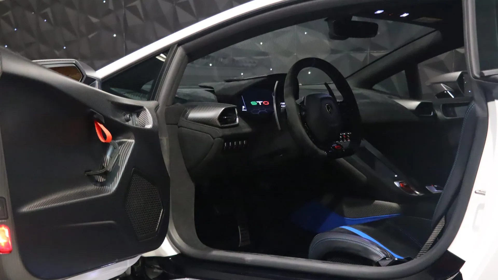 Lamborghini HURACAN — photo 8