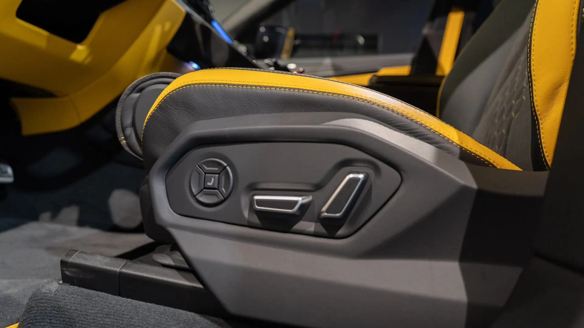 Lamborghini URUS — photo 22