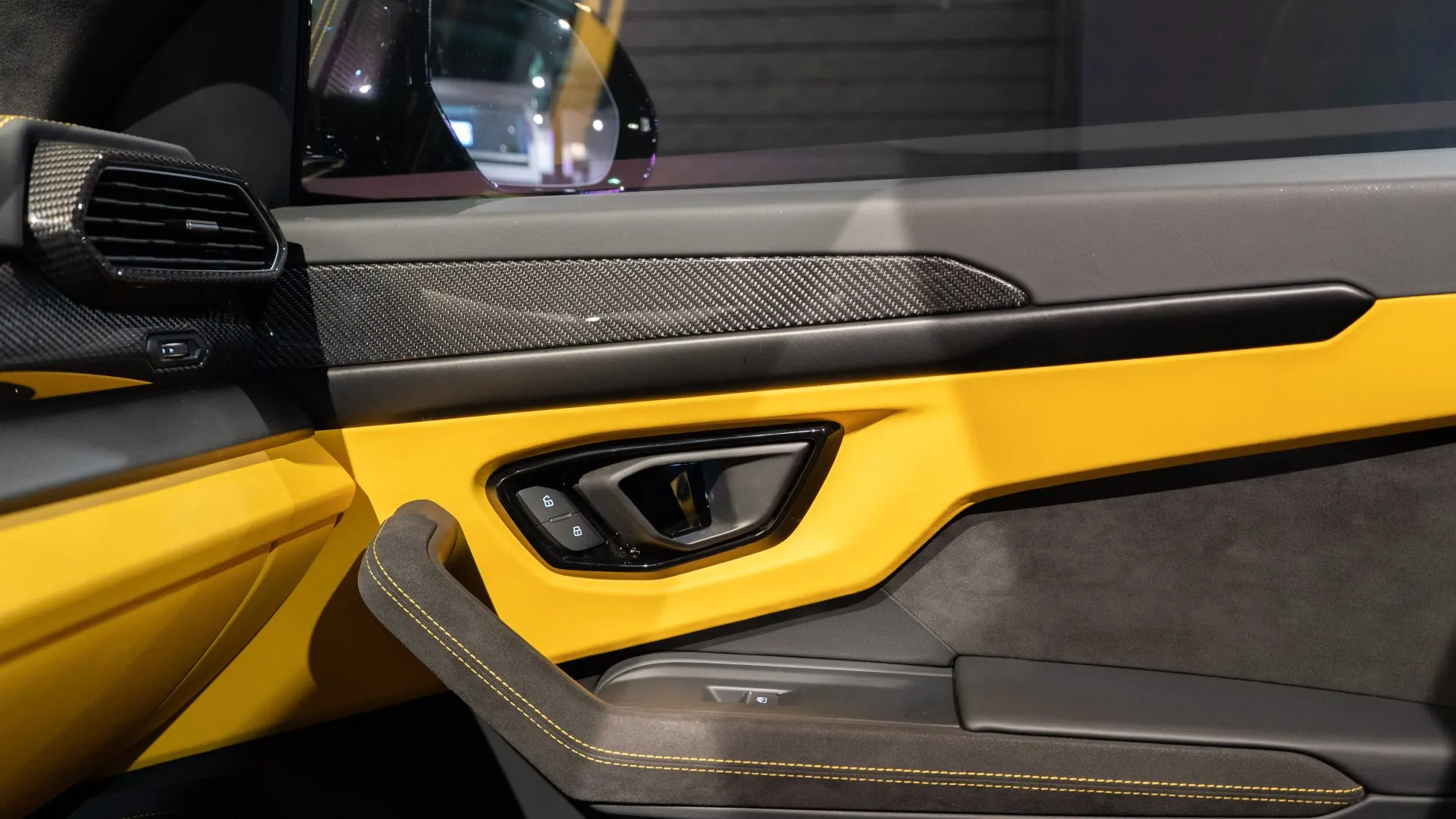 Lamborghini URUS — photo 30