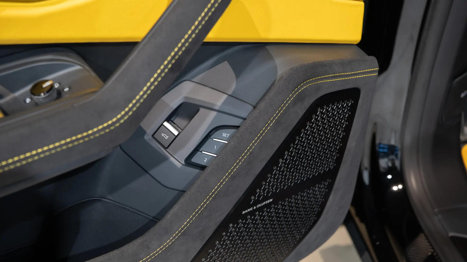 Lamborghini URUS — photo 19