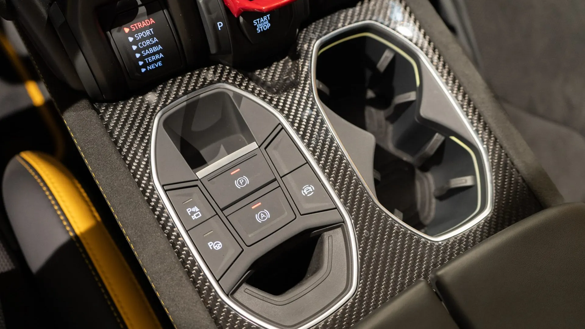 Lamborghini URUS — photo 31