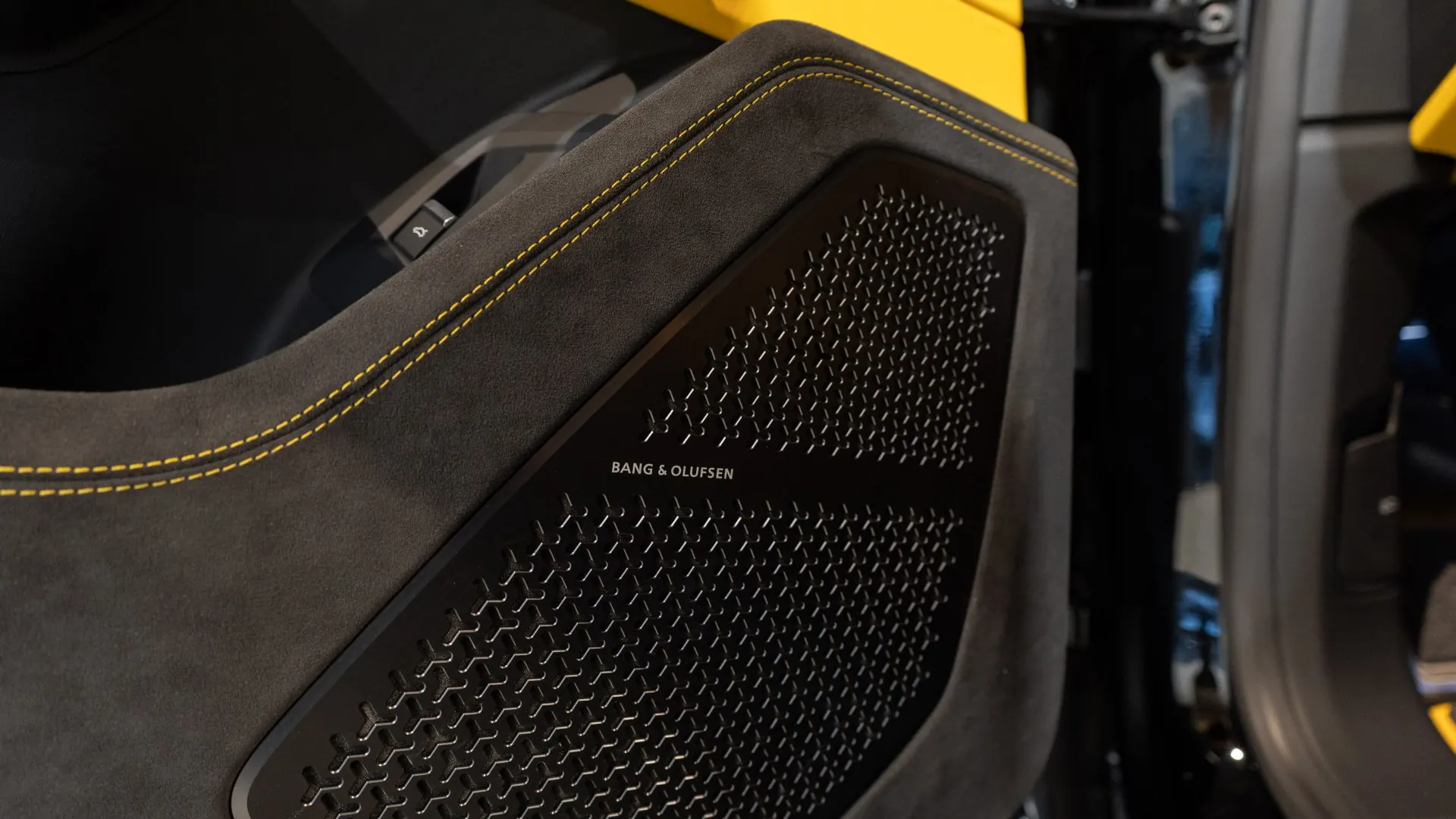 Lamborghini URUS — photo 23