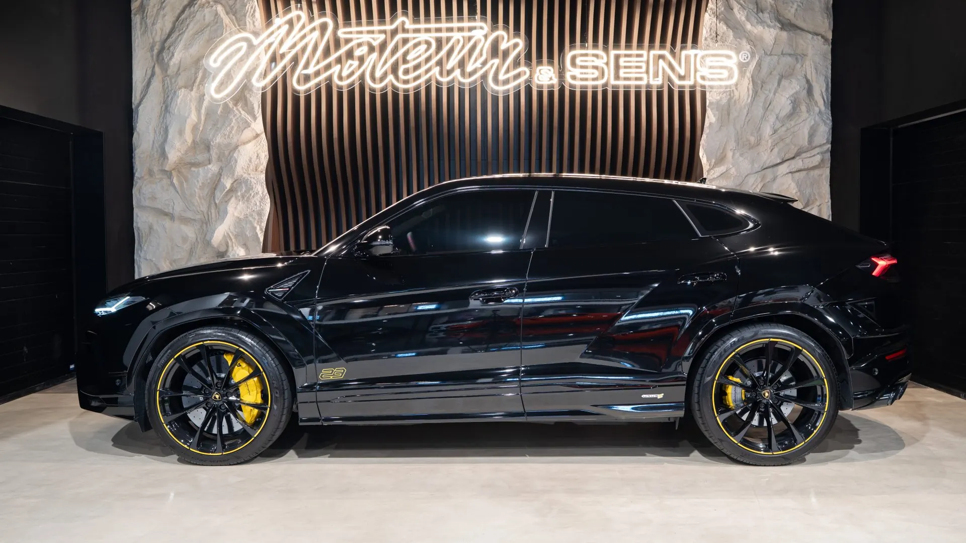 Lamborghini URUS — photo 5