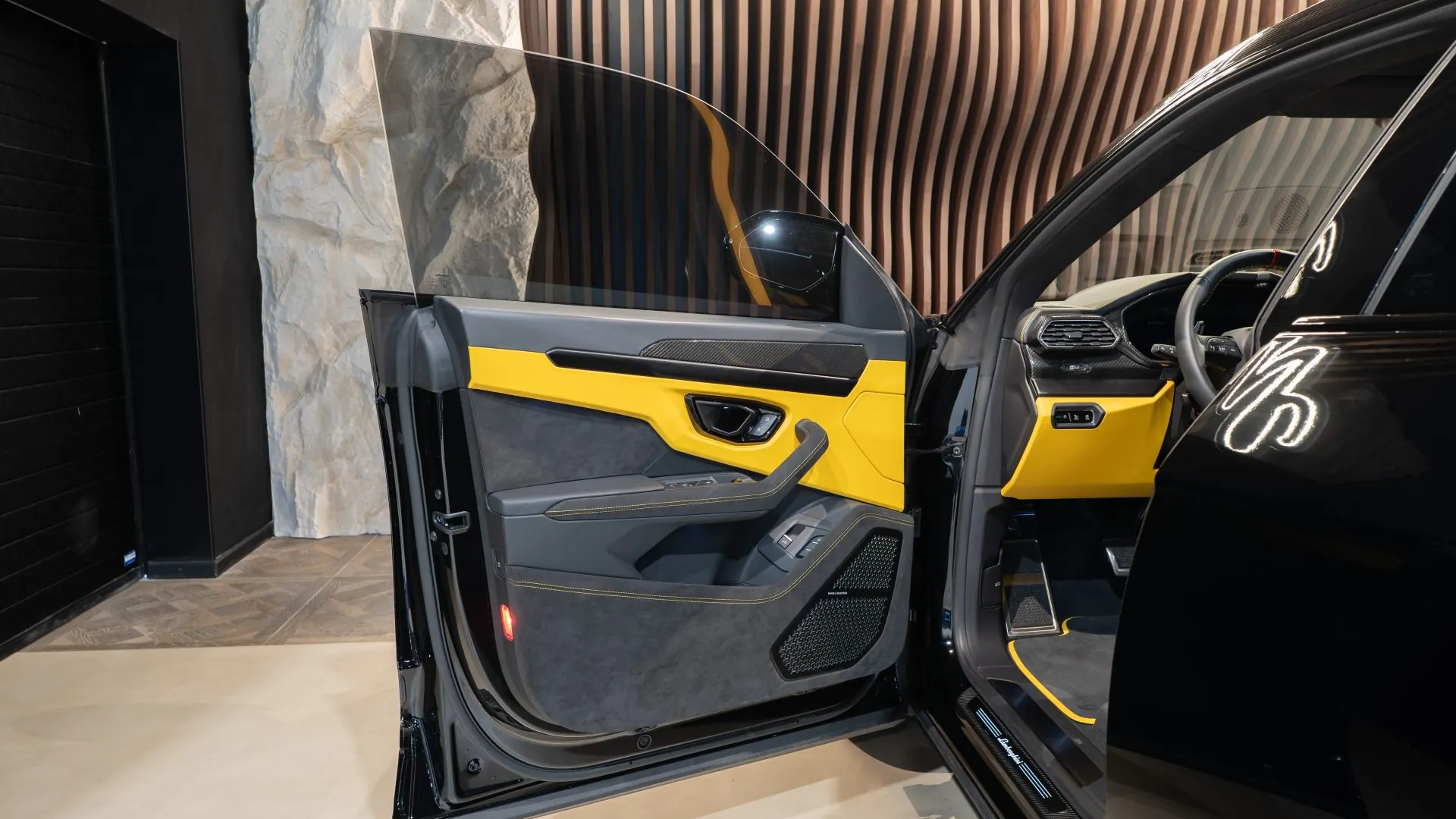 Lamborghini URUS — photo 7