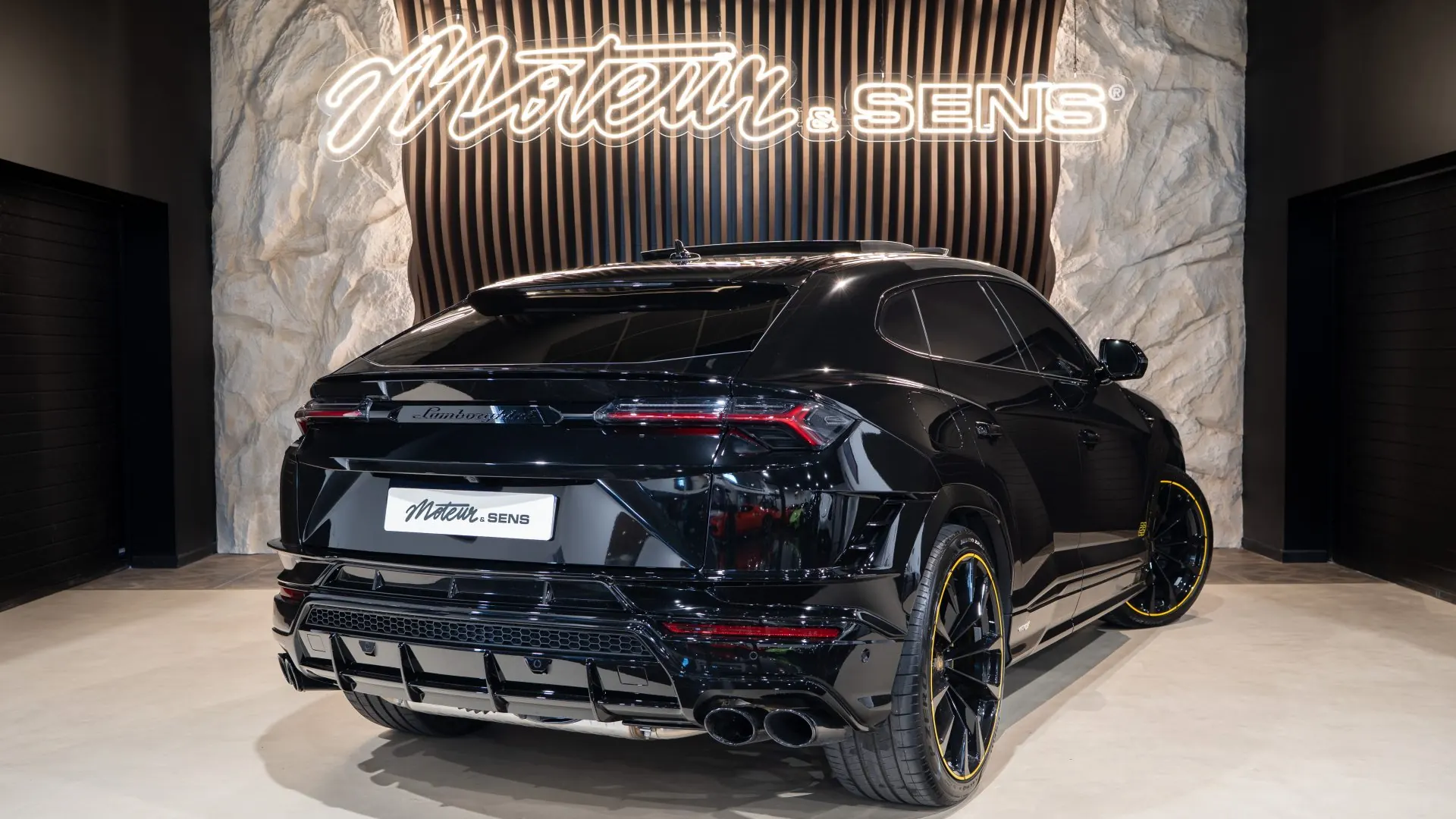 Lamborghini URUS — photo 2