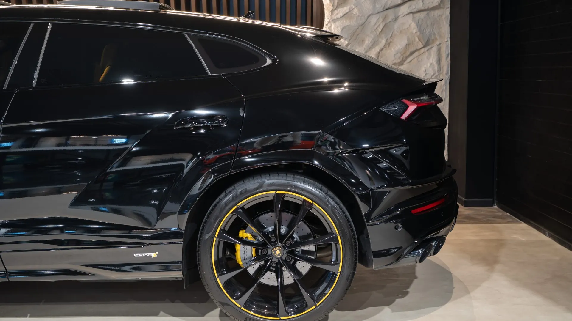 Lamborghini URUS — photo 46