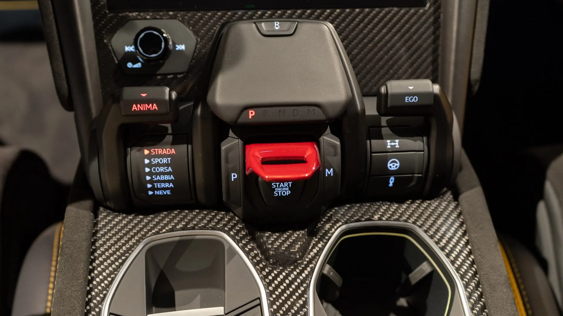 Lamborghini URUS — photo 32
