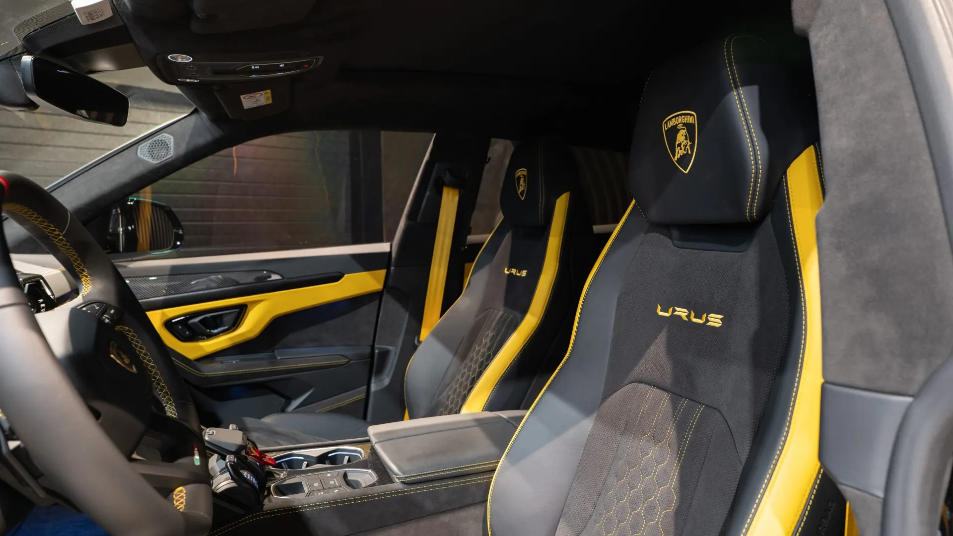 Lamborghini URUS — photo 9