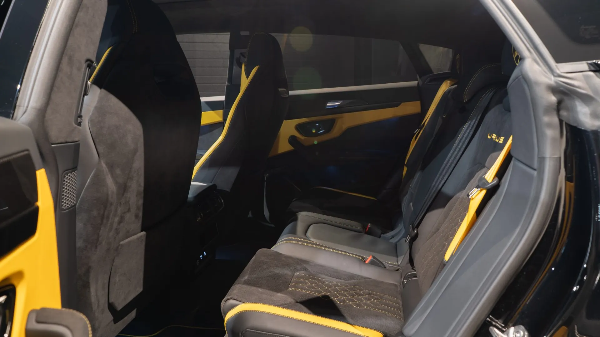 Lamborghini URUS — photo 15