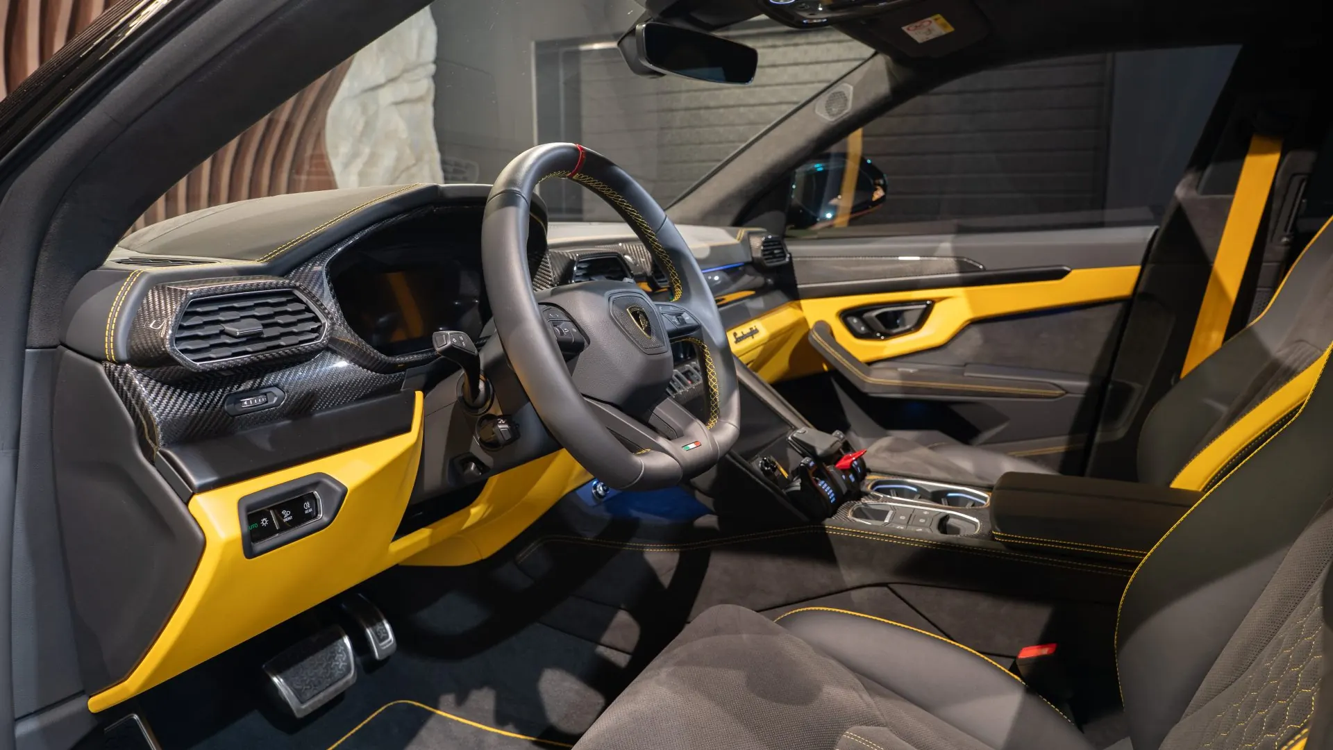 Lamborghini URUS — photo 21