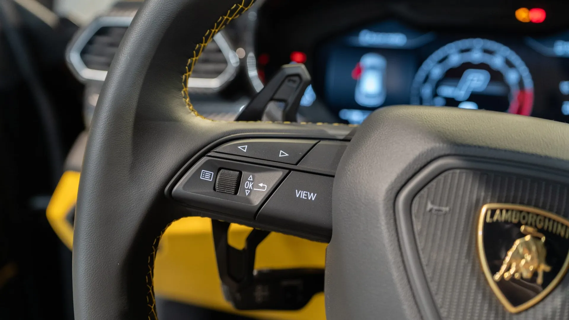 Lamborghini URUS — photo 27