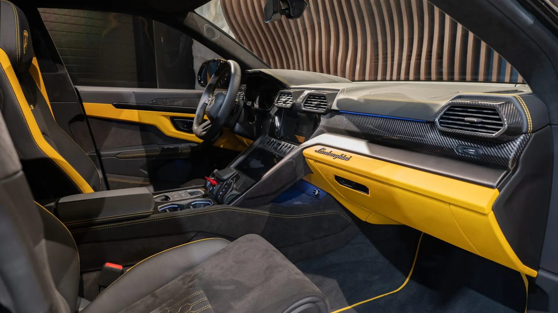 Lamborghini URUS — photo 41
