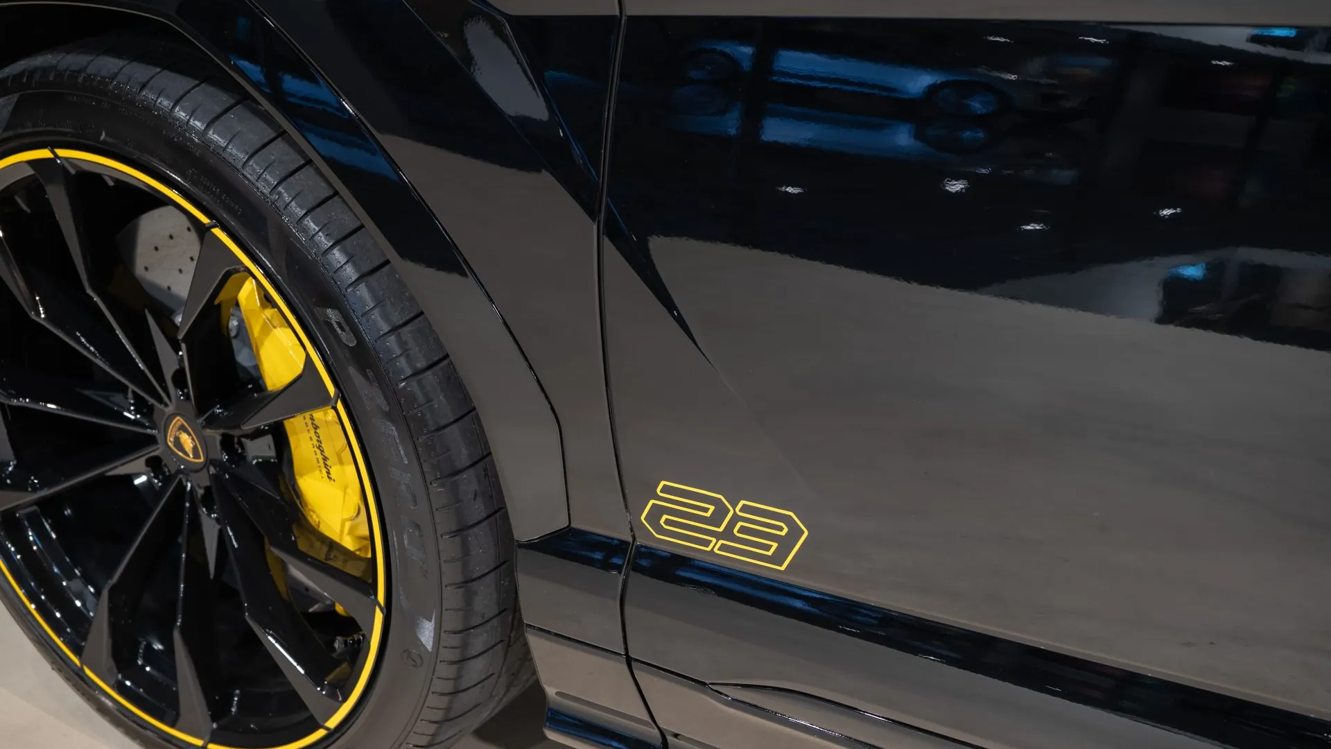 Lamborghini URUS — photo 48