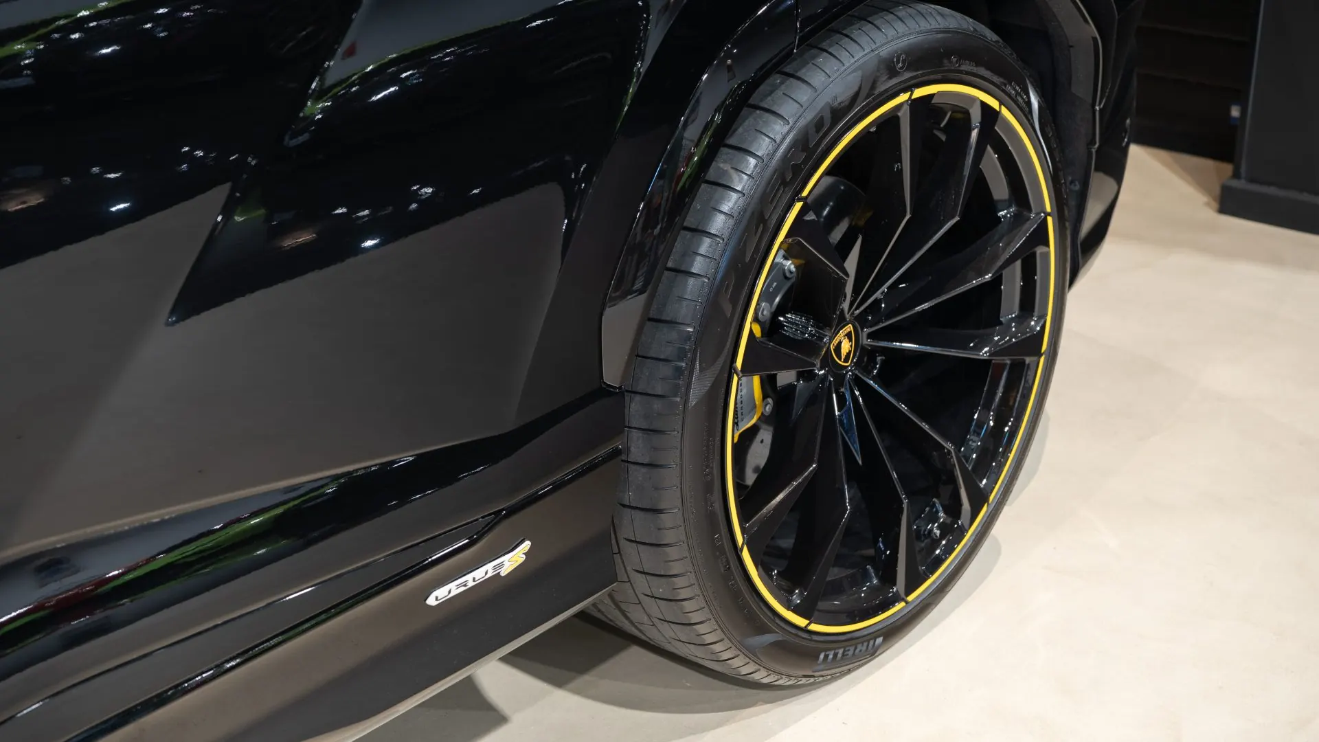 Lamborghini URUS — photo 49