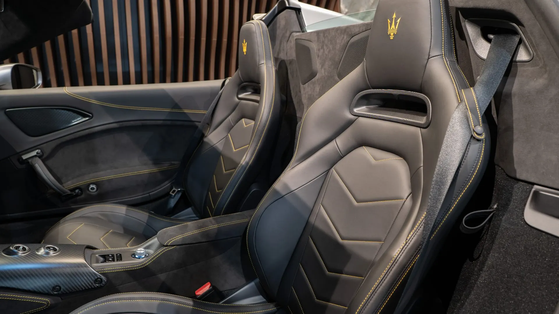 Maserati MC20 — photo 8