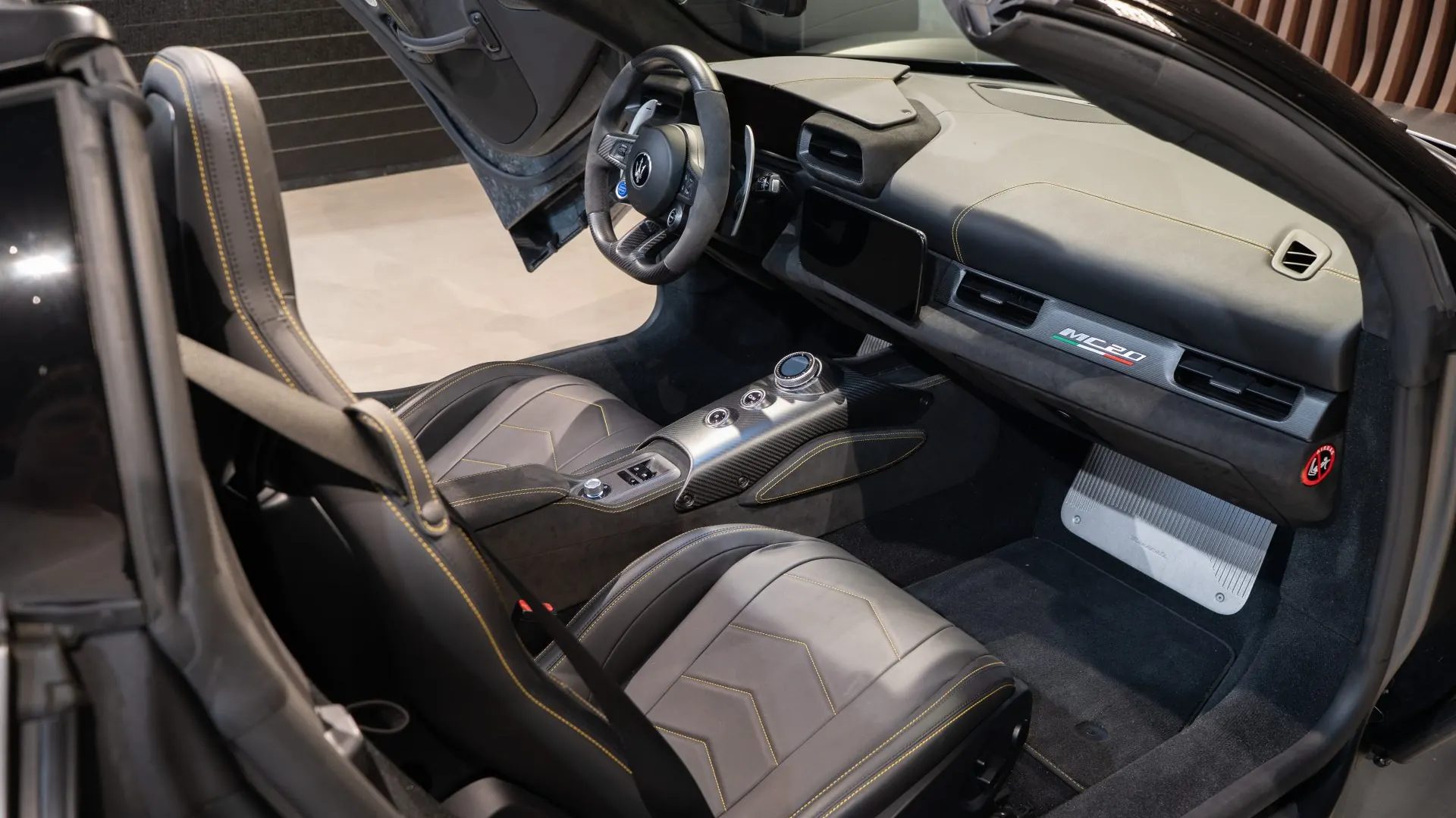 Maserati MC20 — photo 12