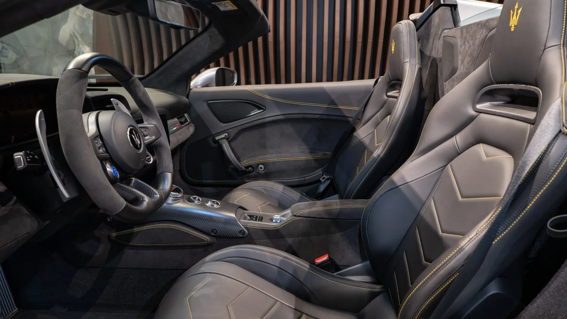 Maserati MC20 — photo 9