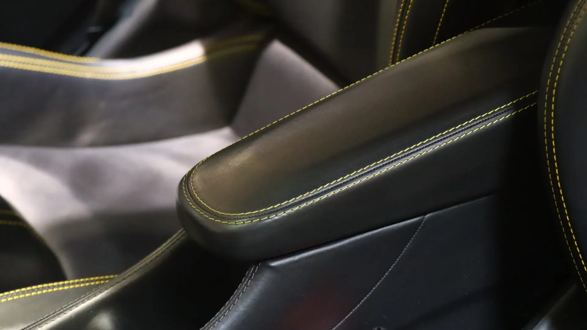 McLaren 570S — photo 30