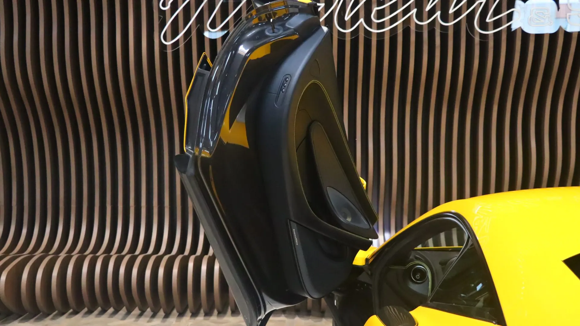 McLaren 570S — photo 10