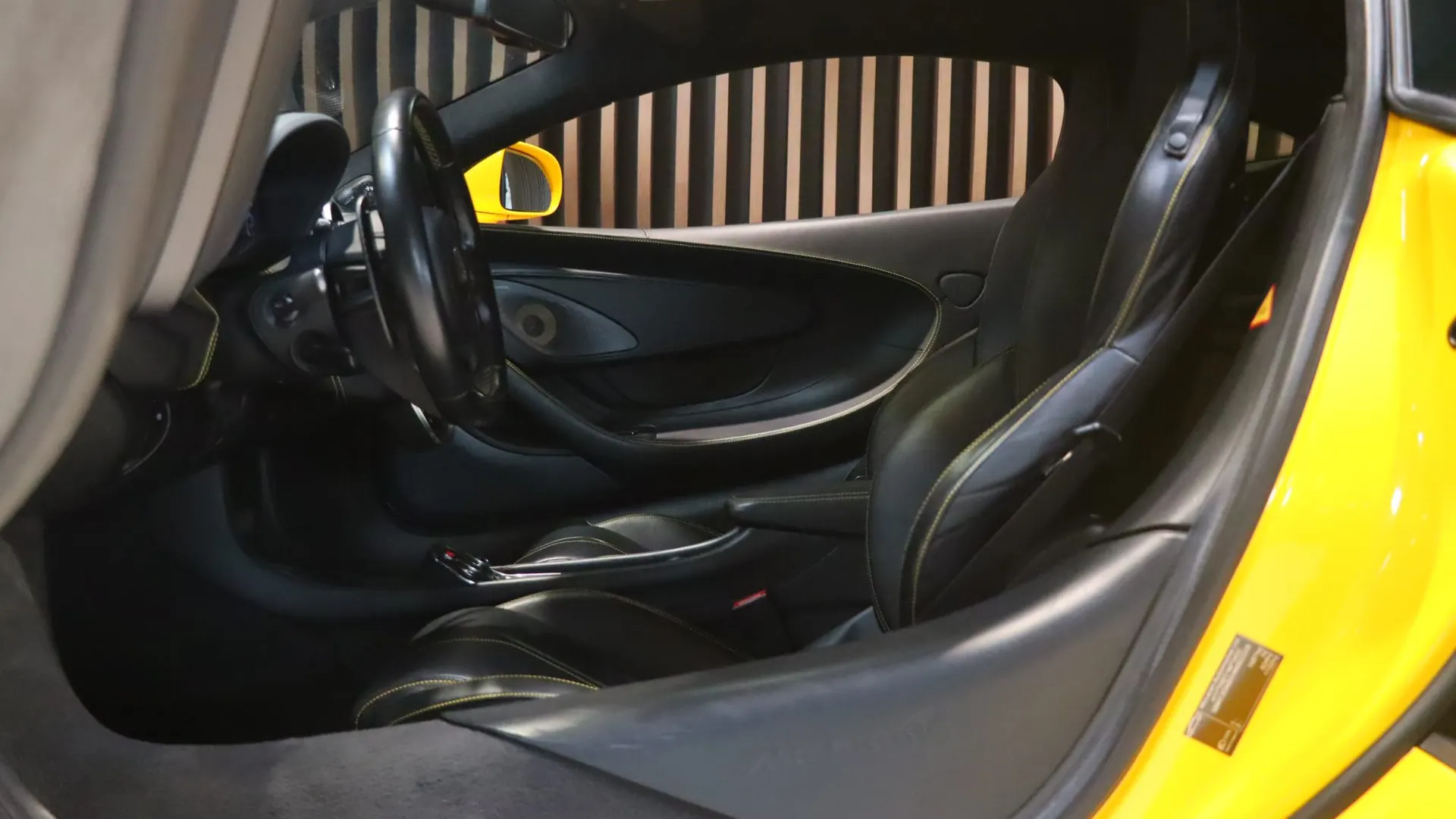 McLaren 570S — photo 7