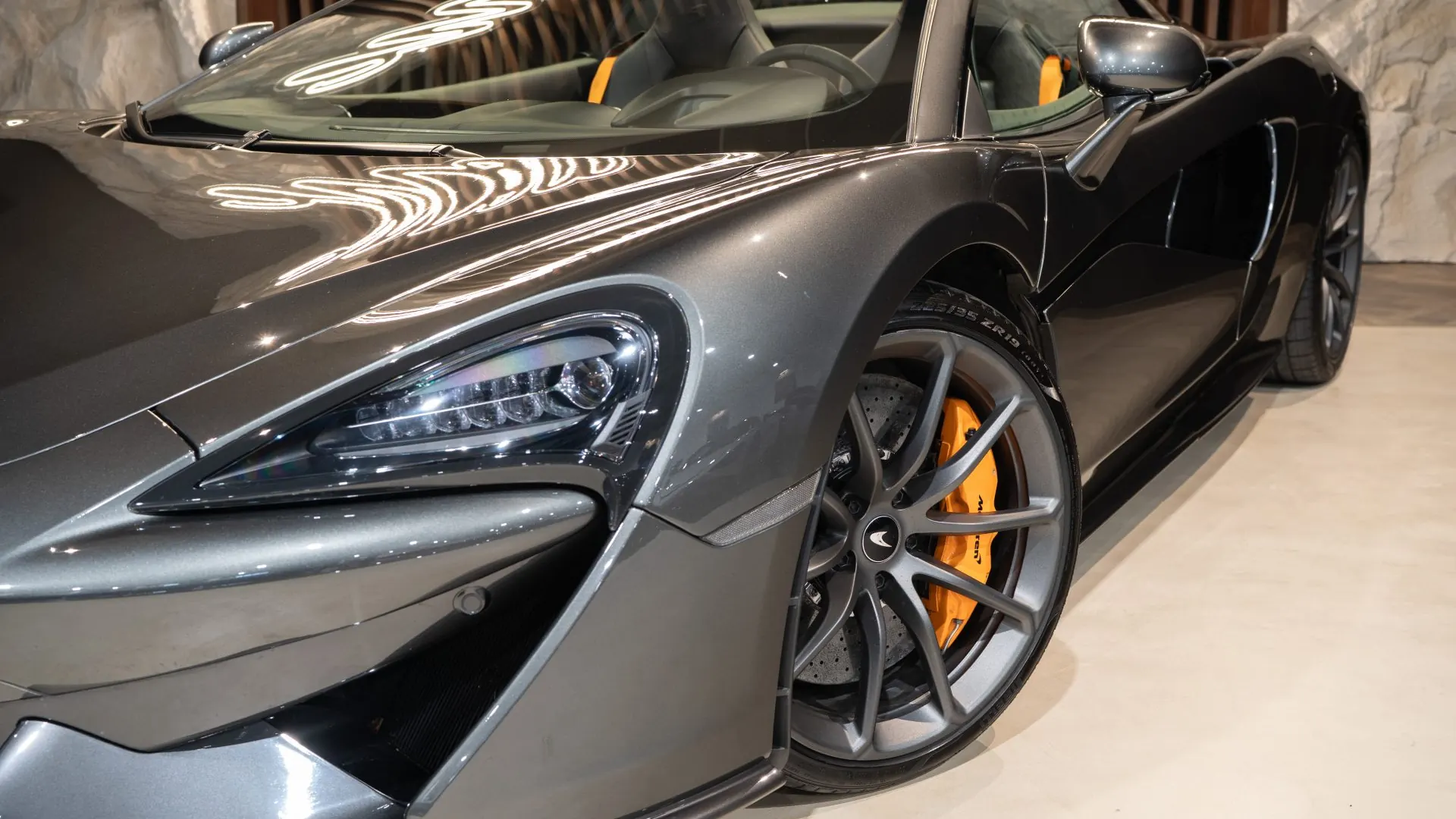 McLaren 570S — photo 32