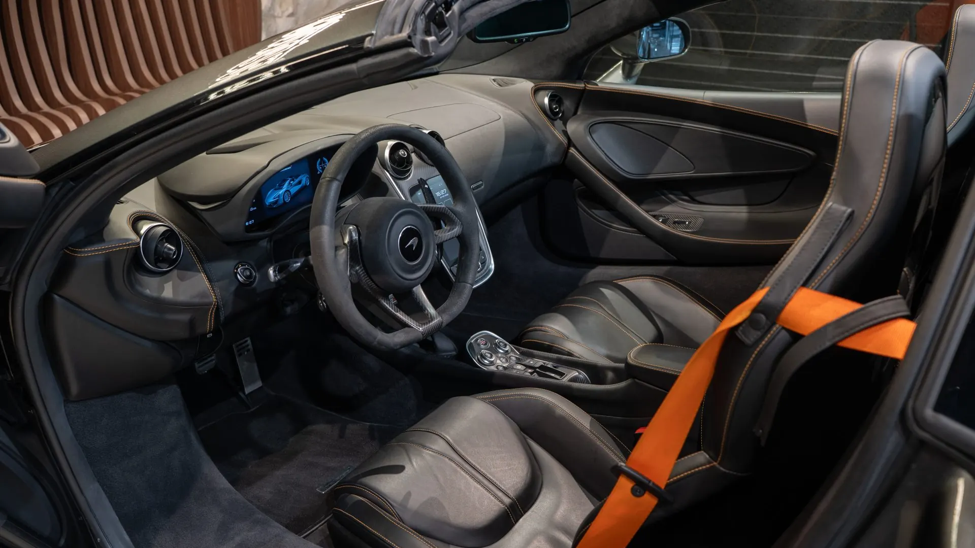 McLaren 570S — photo 31