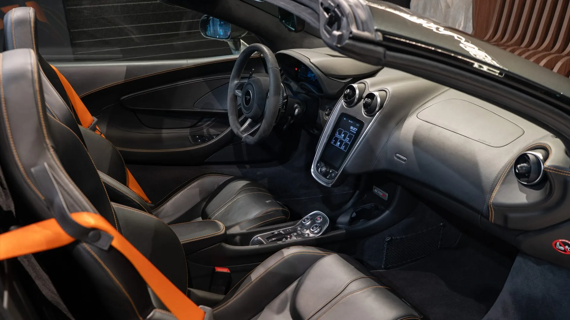 McLaren 570S — photo 12