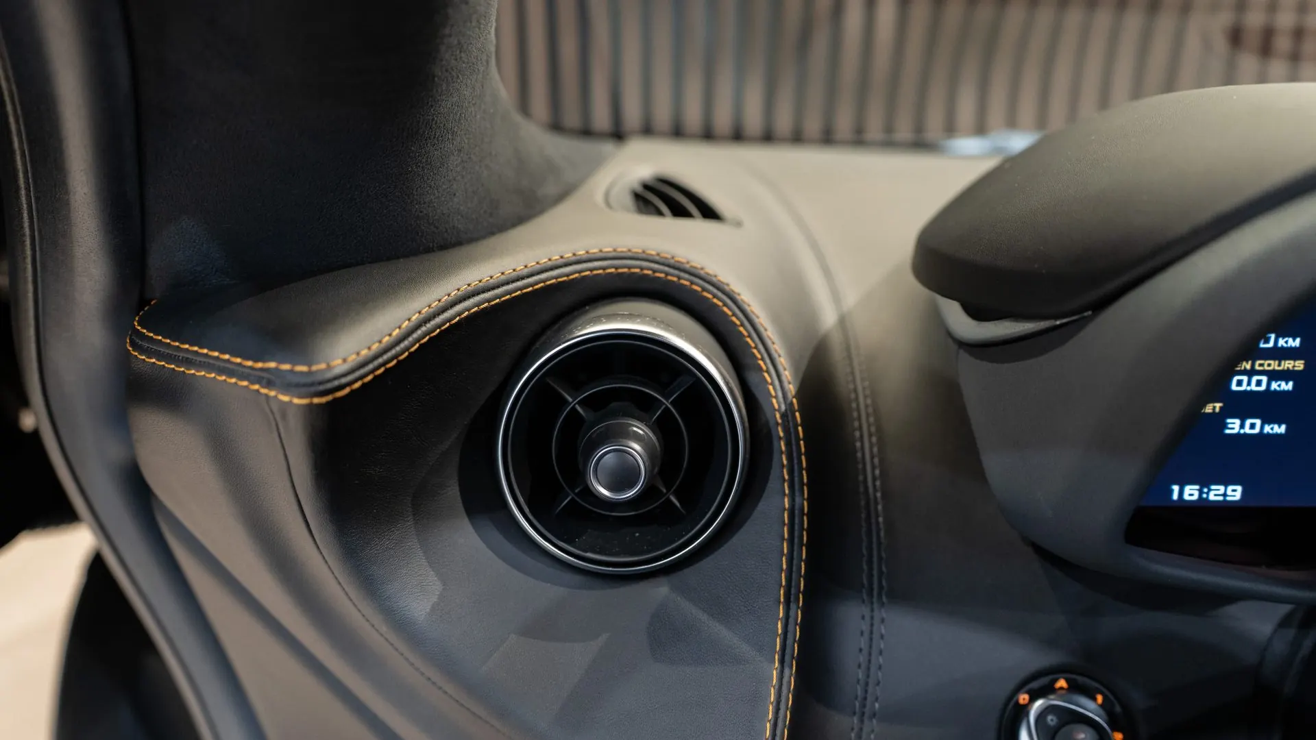 McLaren 570S — photo 15