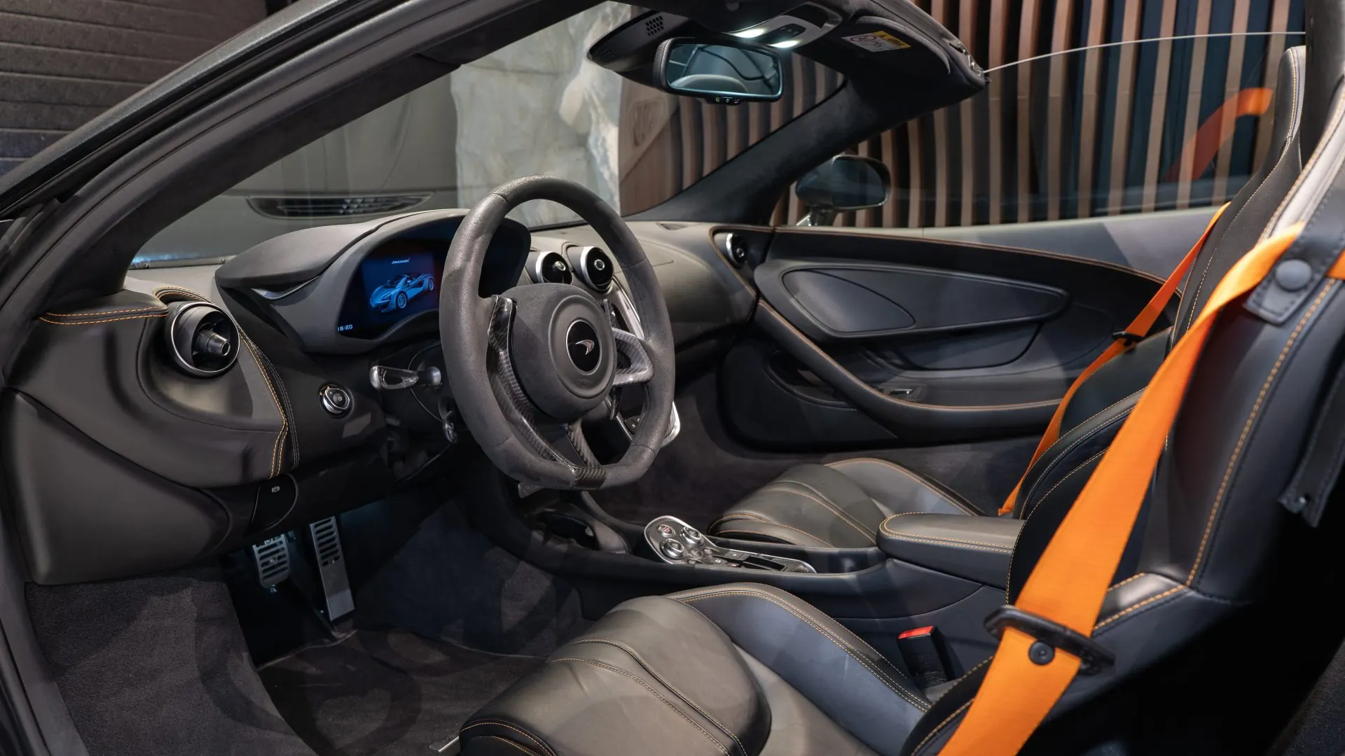 McLaren 570S — photo 11
